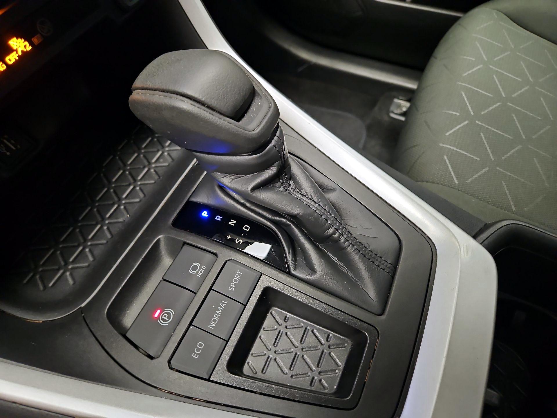 Thumbnail: 2024 Toyota RAV4 - 16