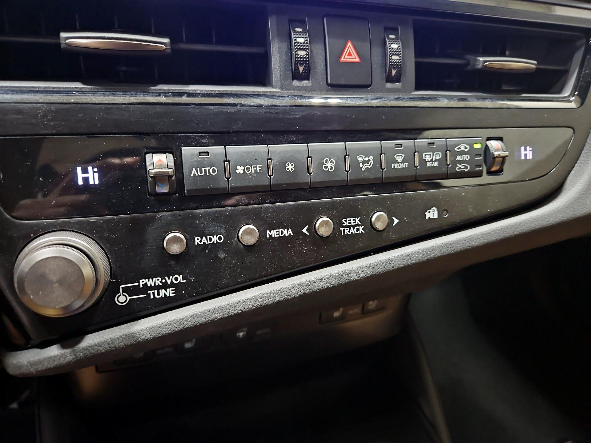 Thumbnail: 2023 Lexus ES - 16