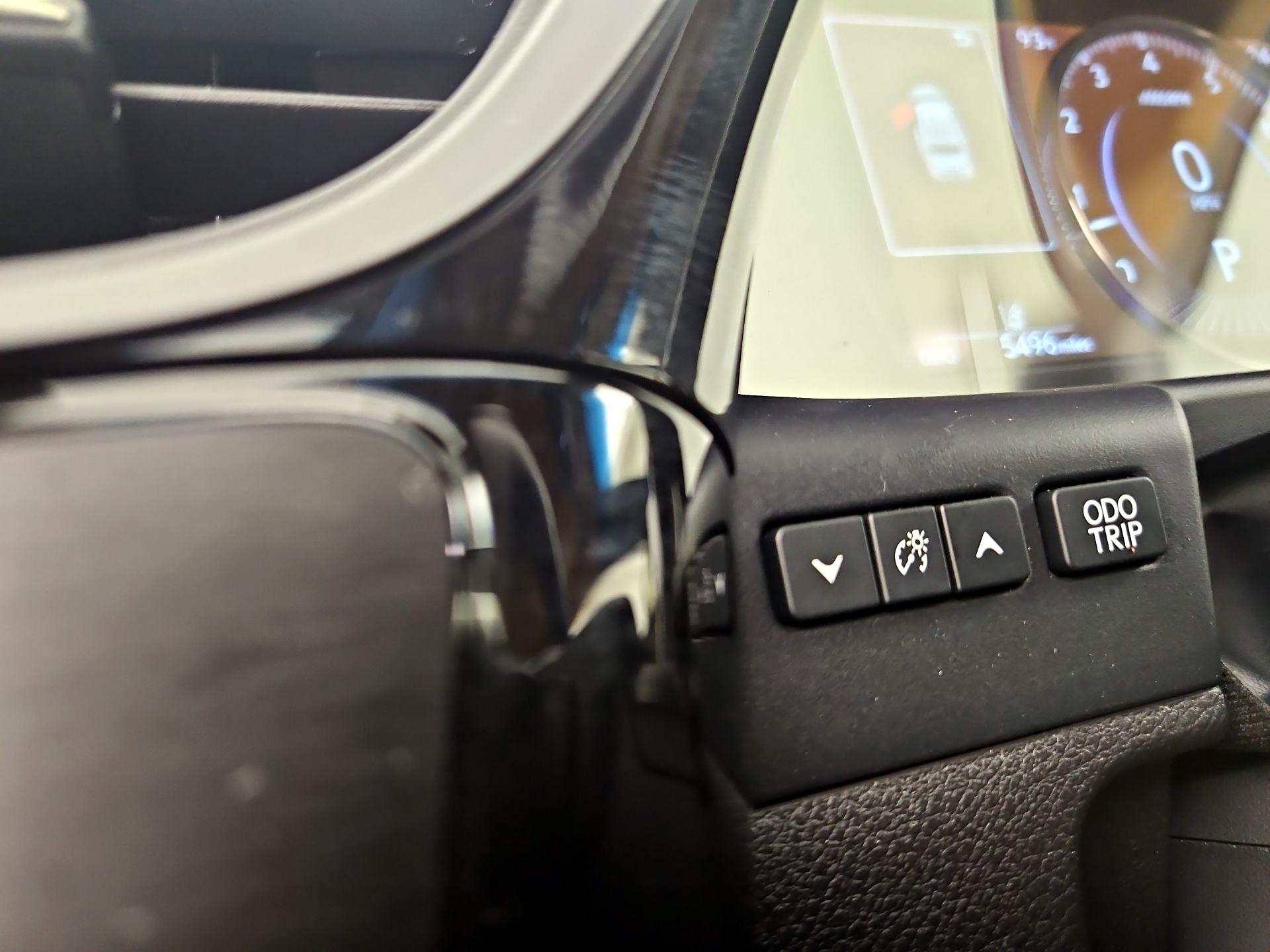 Thumbnail: 2025 Lexus ES - 13