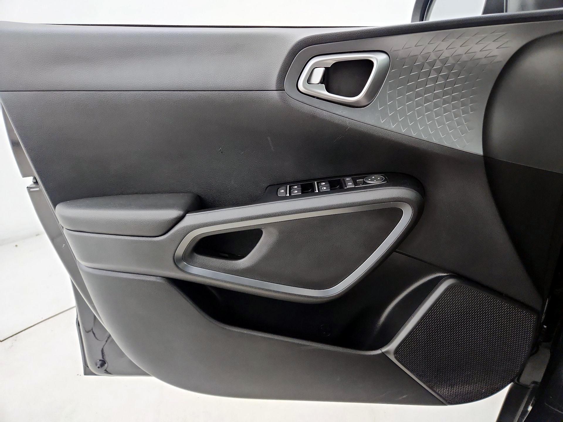 Thumbnail: 2020 Kia Soul - 12