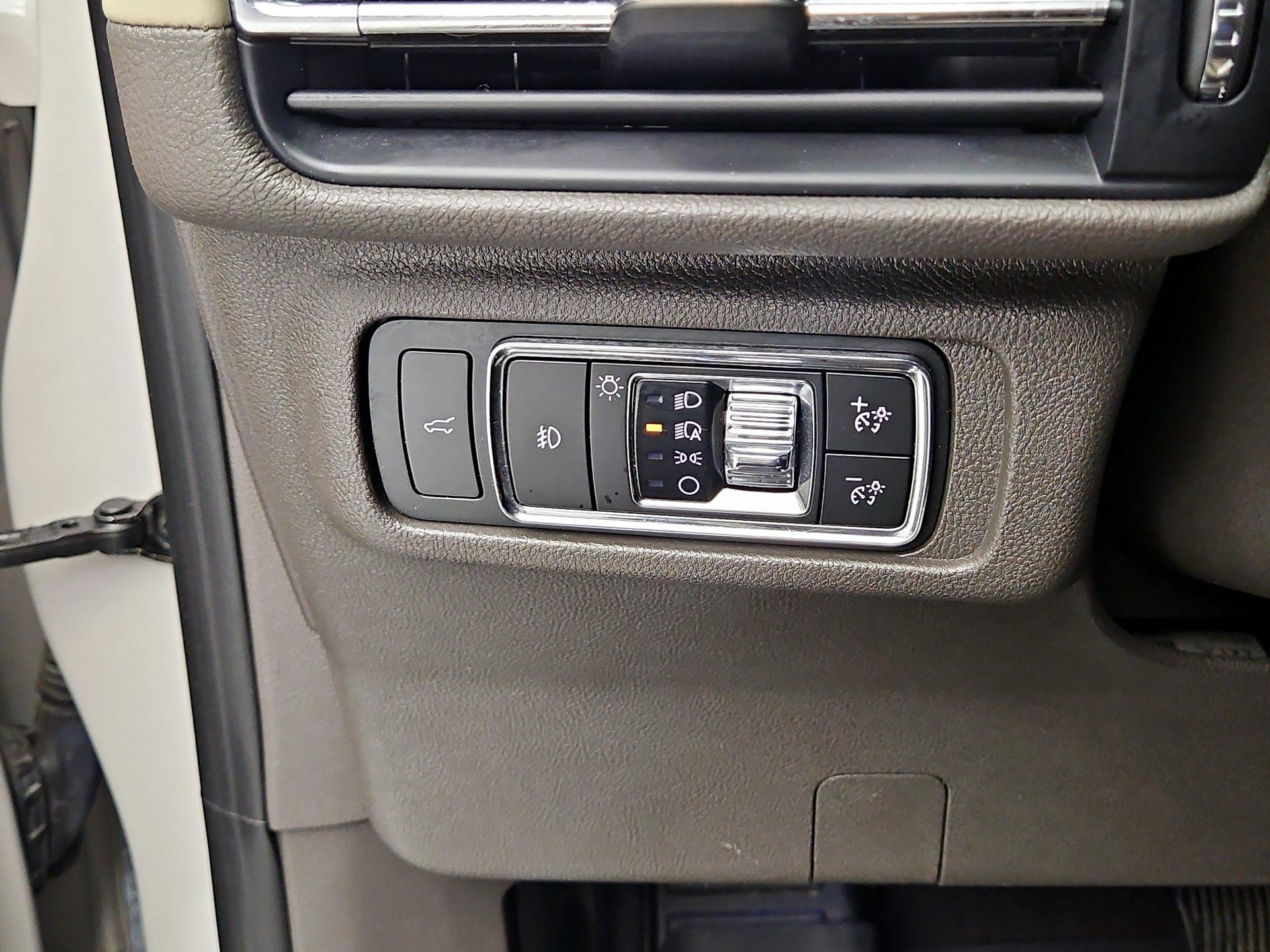 Thumbnail: 2020 Lincoln Corsair - 13