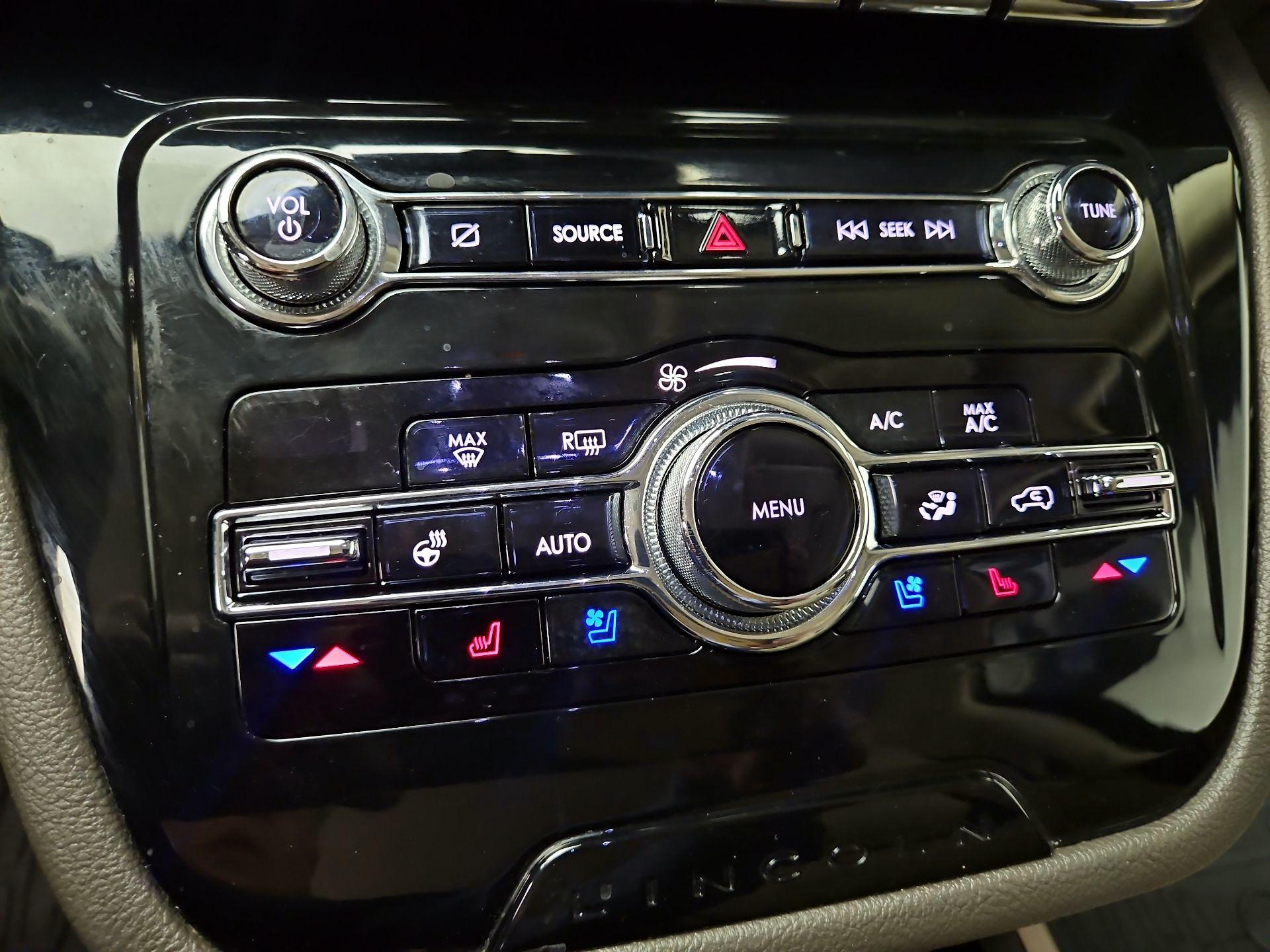 Thumbnail: 2020 Lincoln Corsair - 17