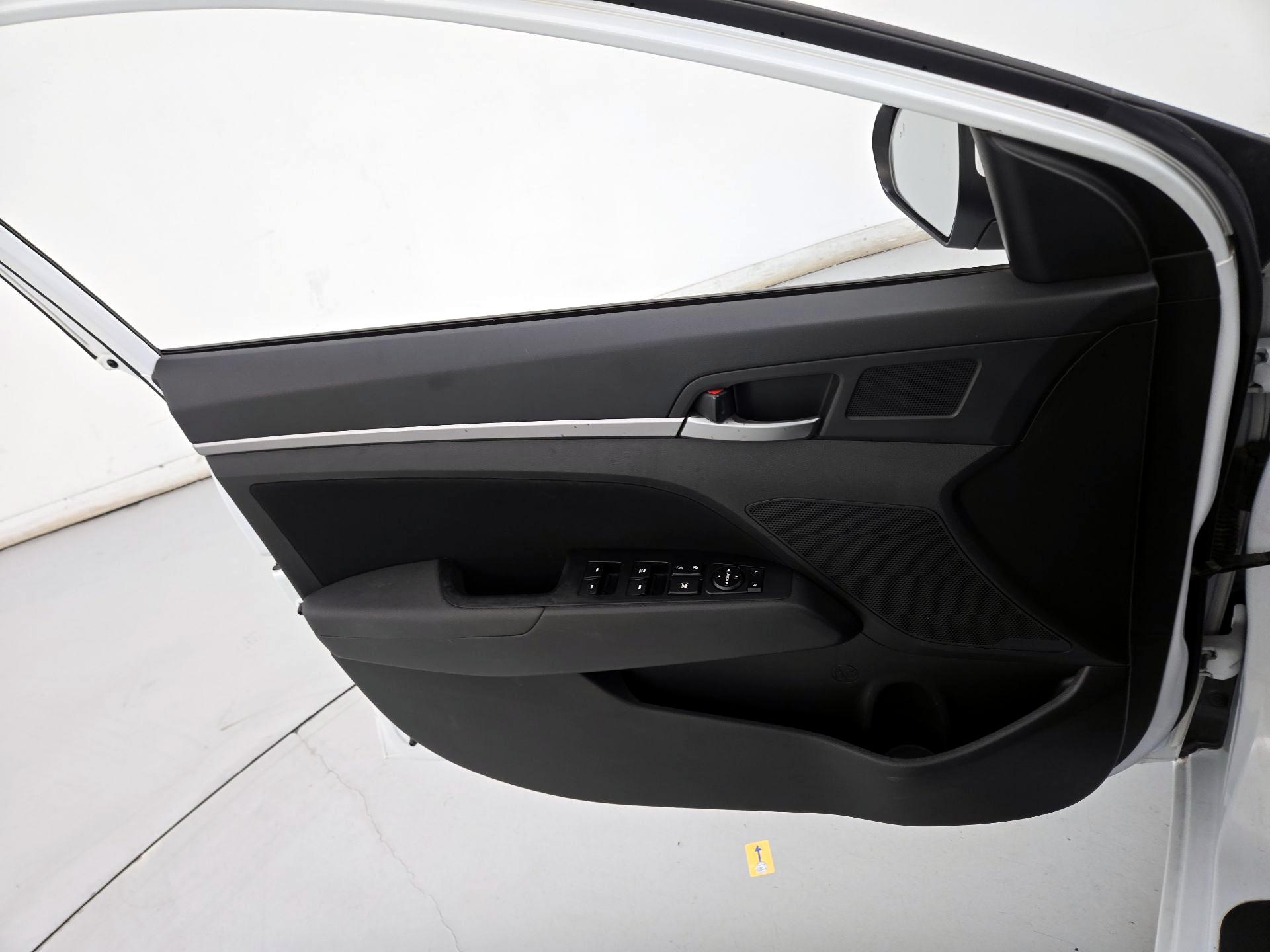 Thumbnail: 2018 Hyundai Elantra - 12