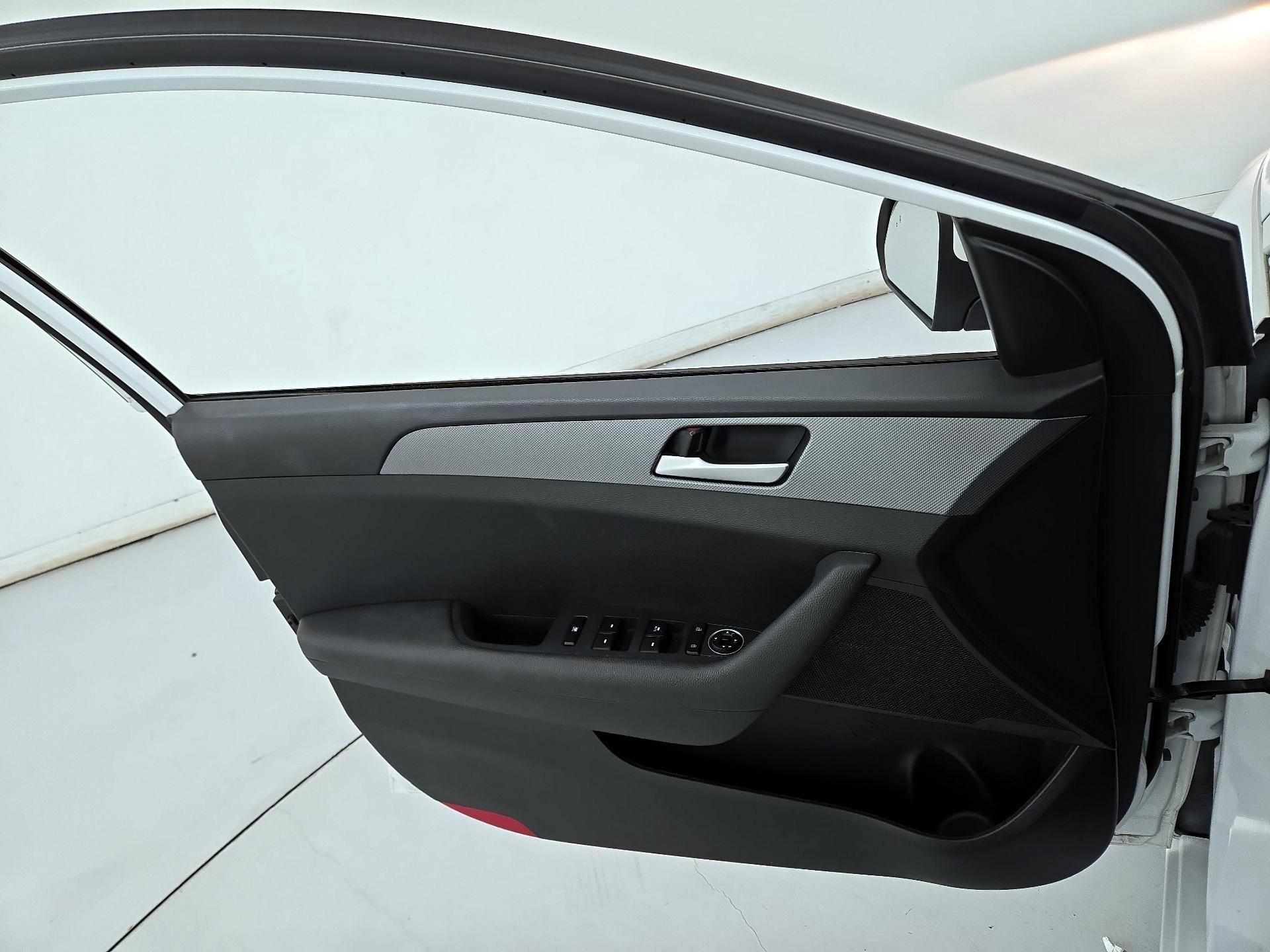 Thumbnail: 2018 Hyundai Sonata - 12