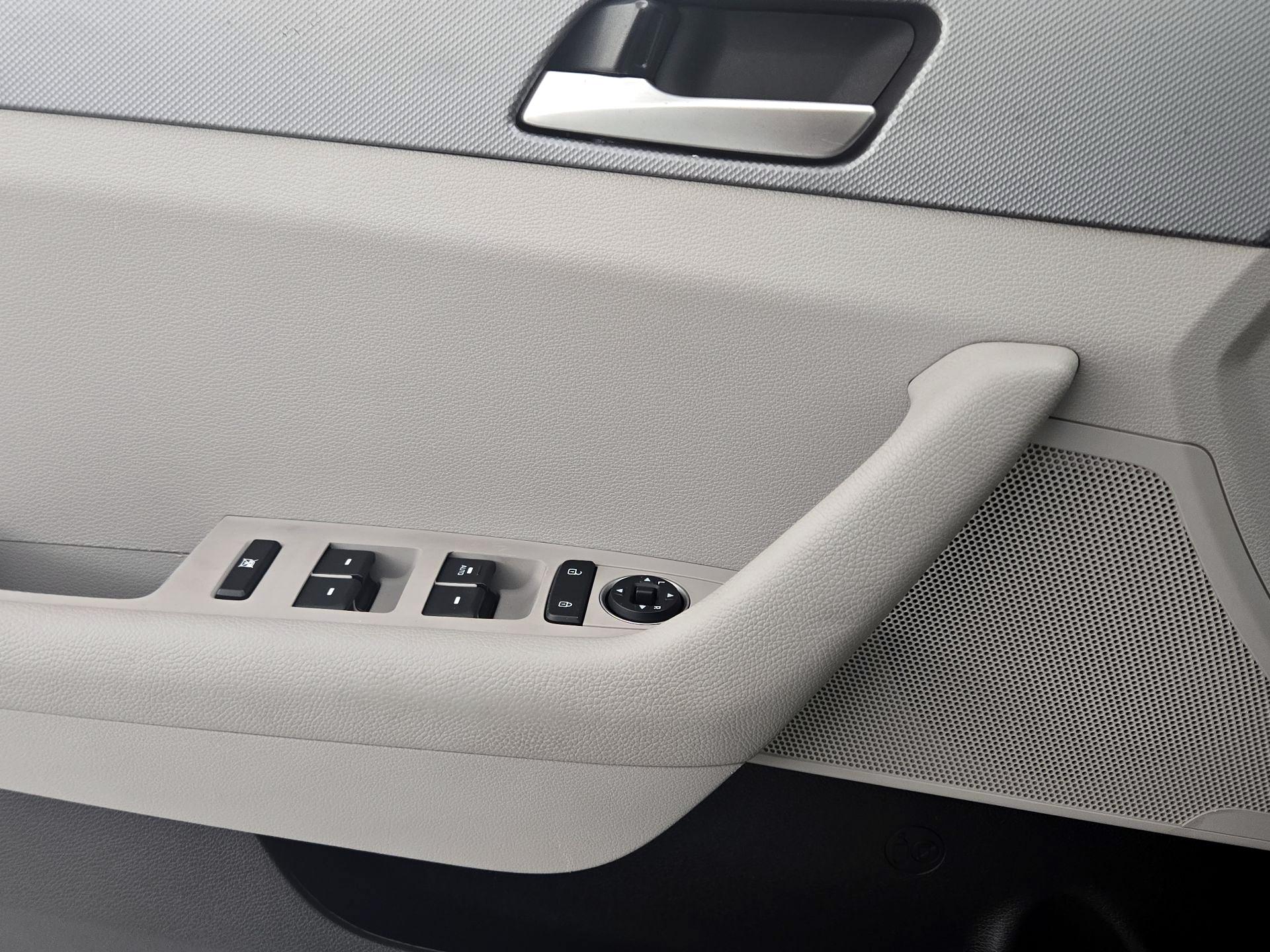 Thumbnail: 2019 Hyundai Sonata - 12