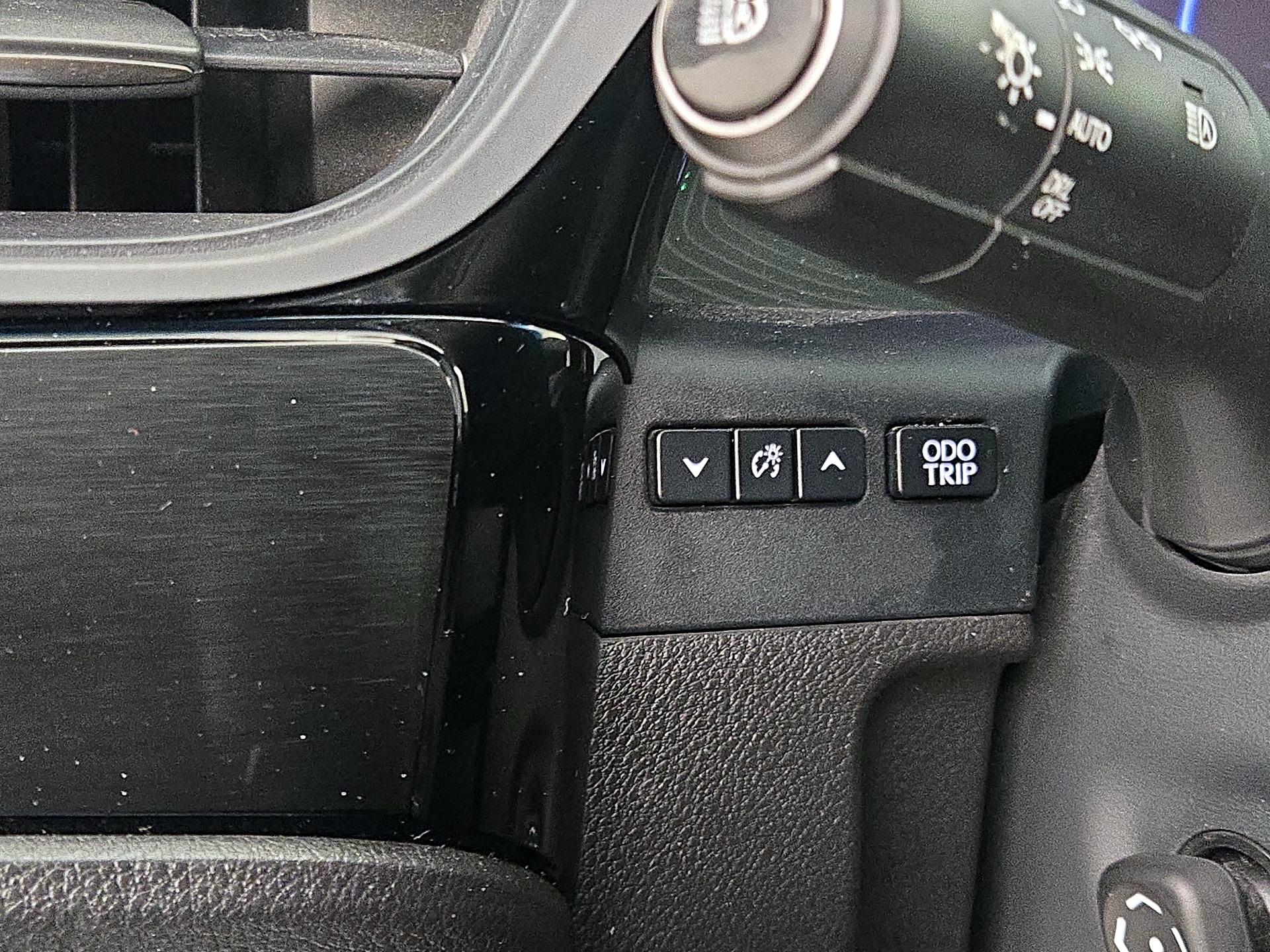 Thumbnail: 2022 Lexus ES - 13