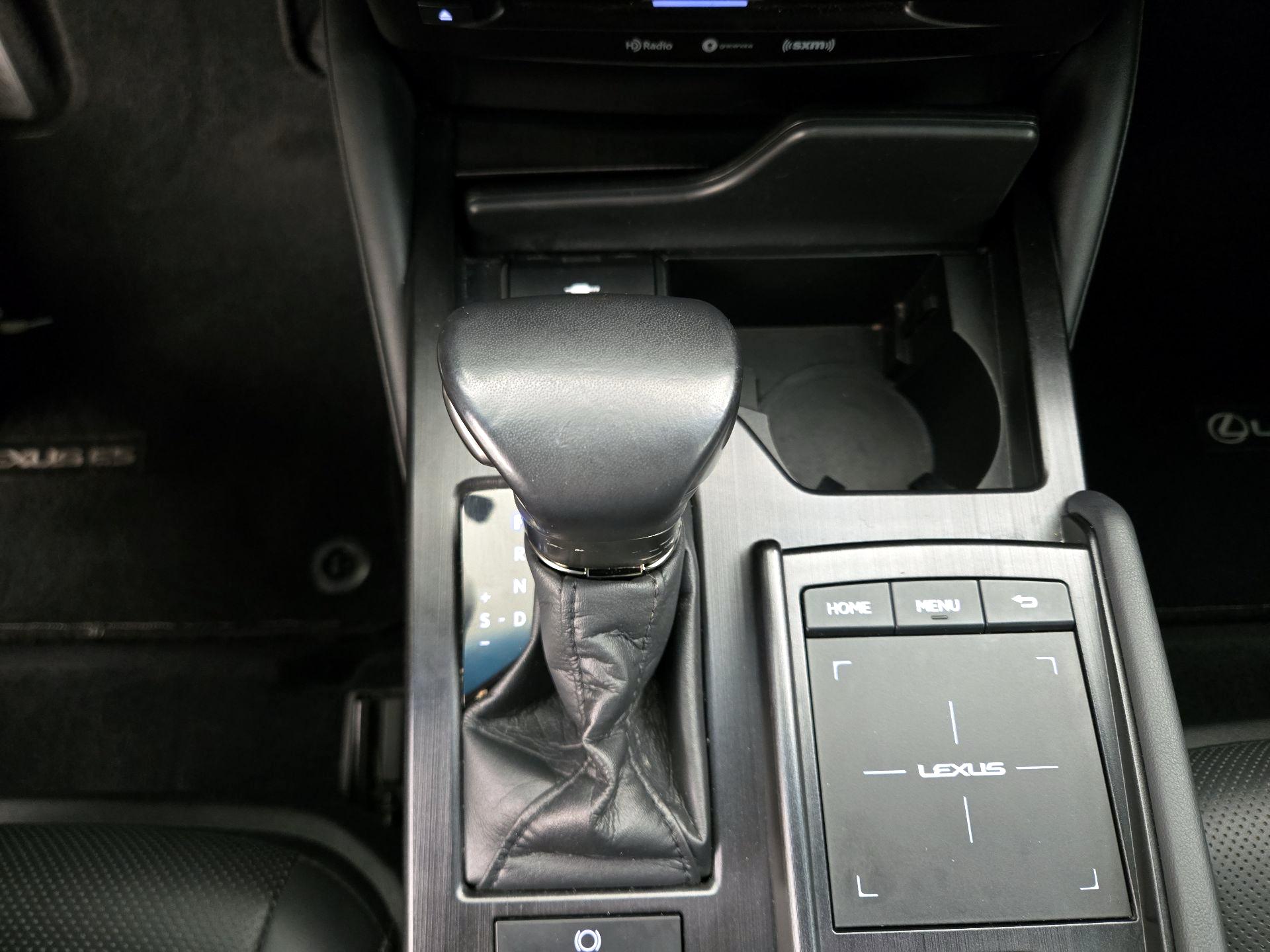 Thumbnail: 2022 Lexus ES - 17