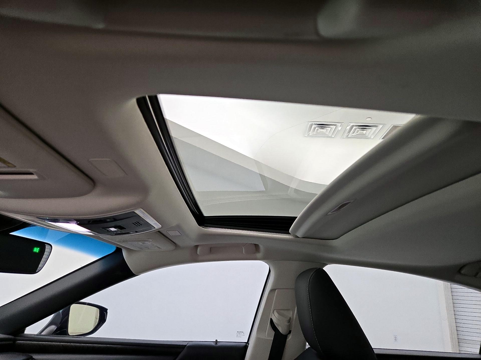 Thumbnail: 2022 Lexus ES - 19