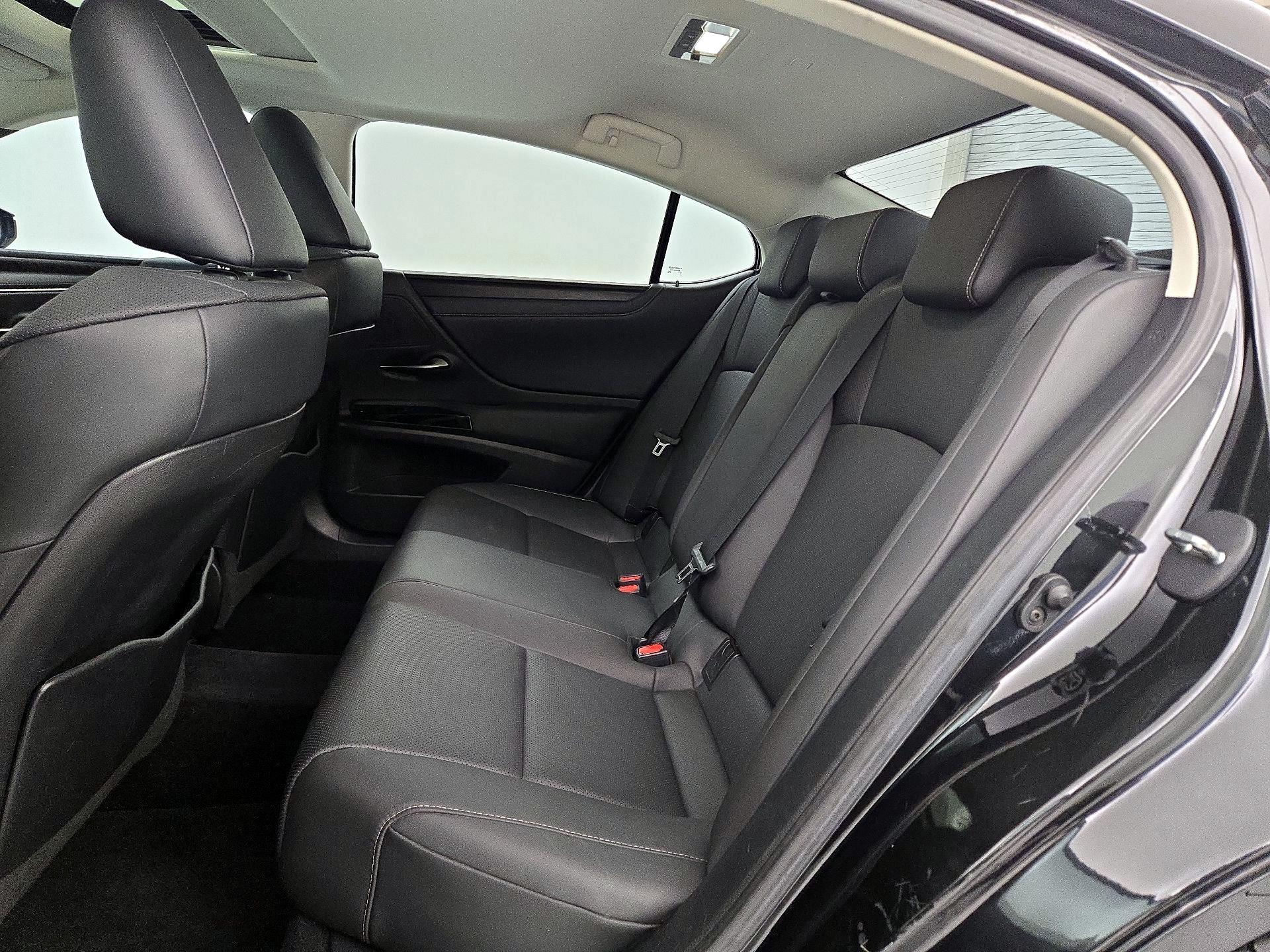 Thumbnail: 2022 Lexus ES - 20