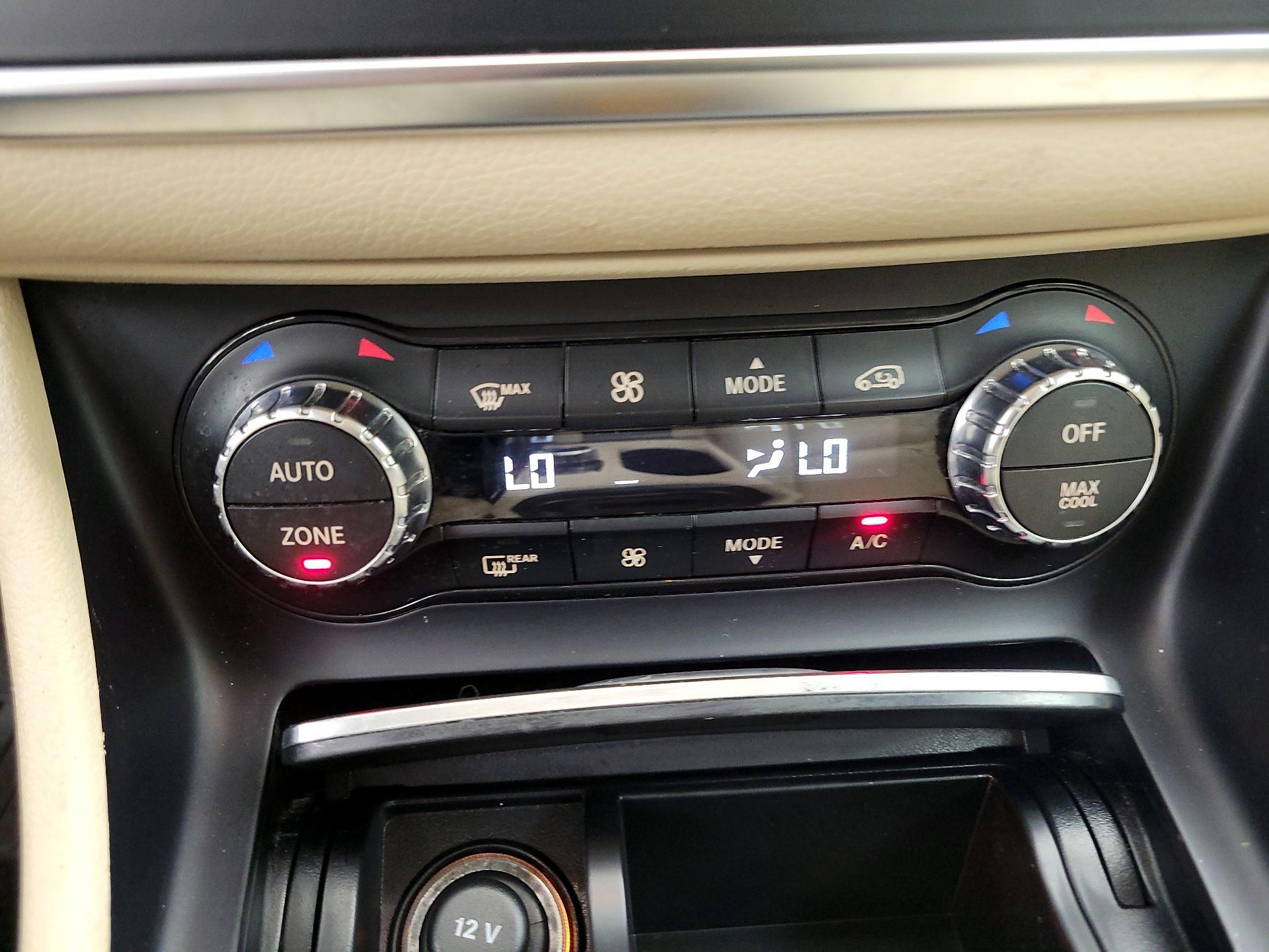 Thumbnail: 2020 Mercedes-Benz GLA - 16