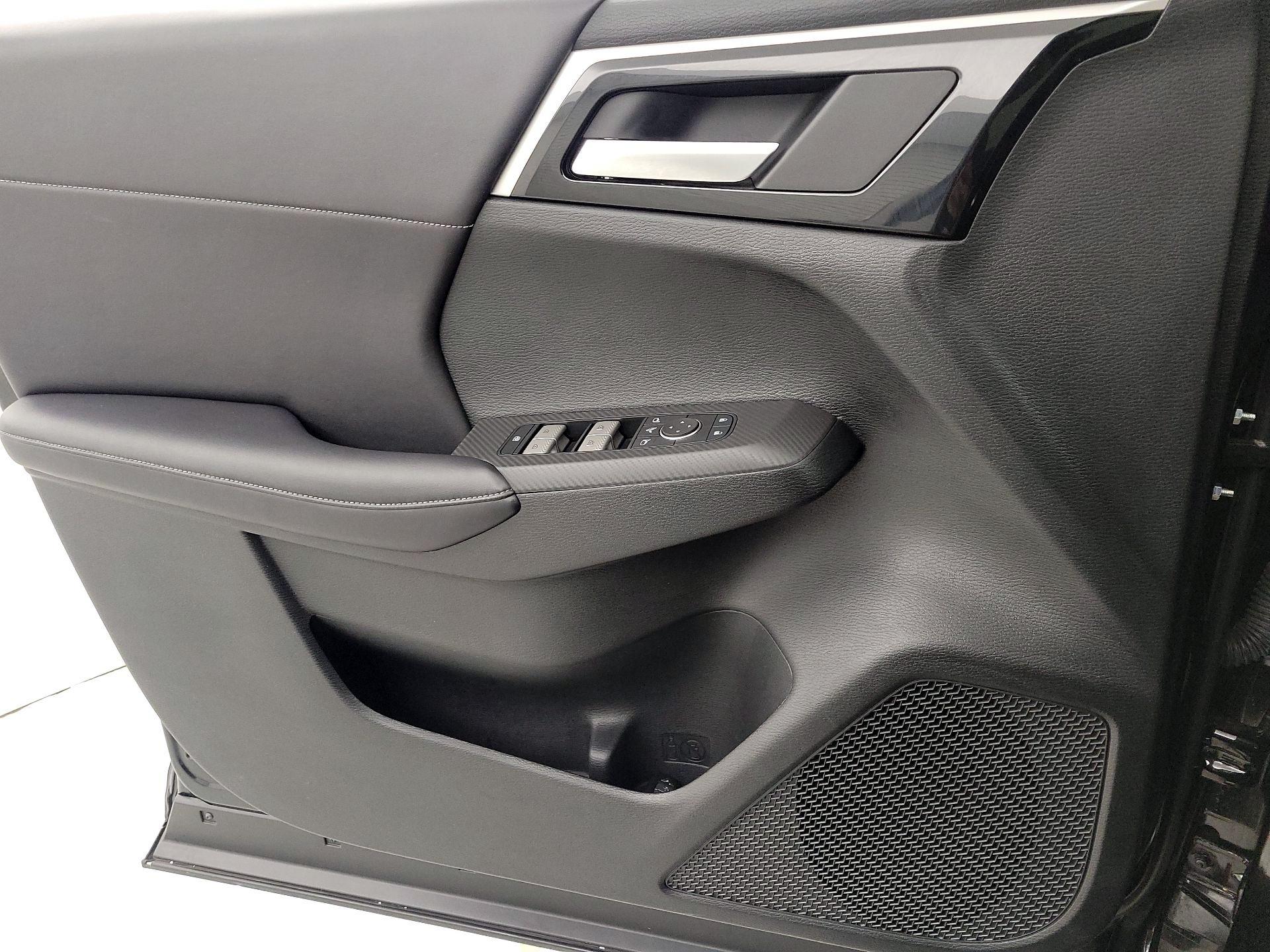 Thumbnail: 2024 Mitsubishi Outlander - 12