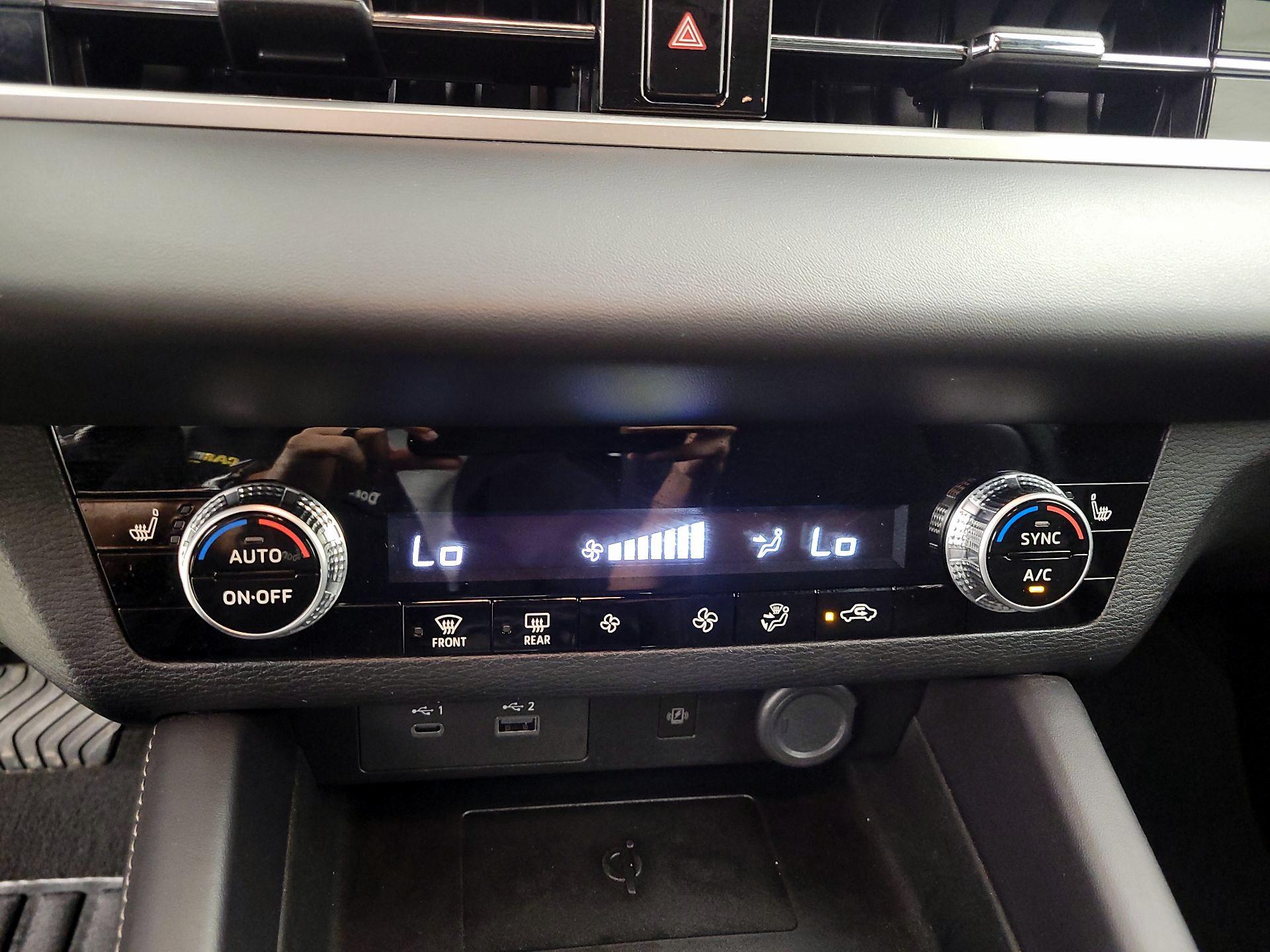 Thumbnail: 2024 Mitsubishi Outlander - 17