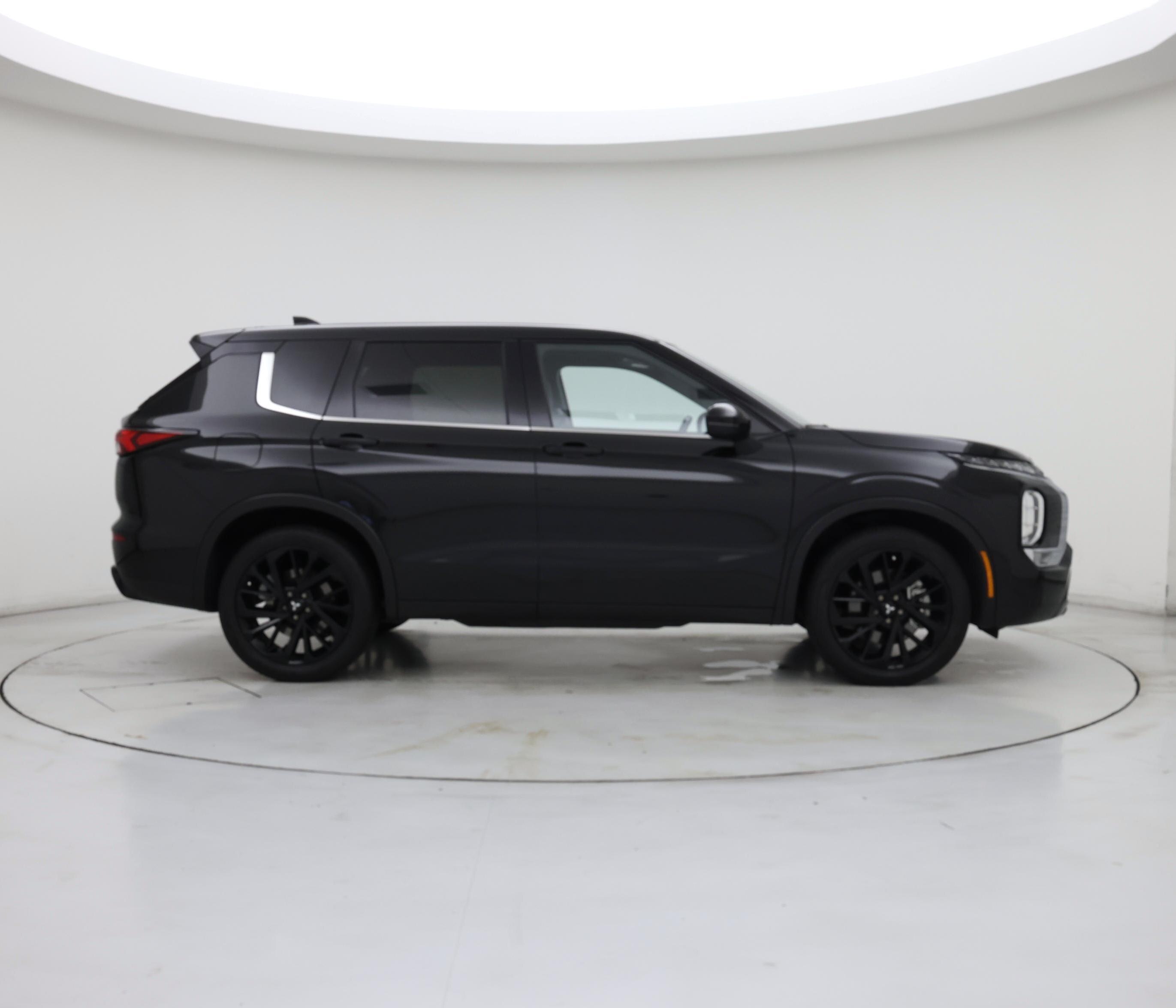 Thumbnail: 2024 Mitsubishi Outlander - 7