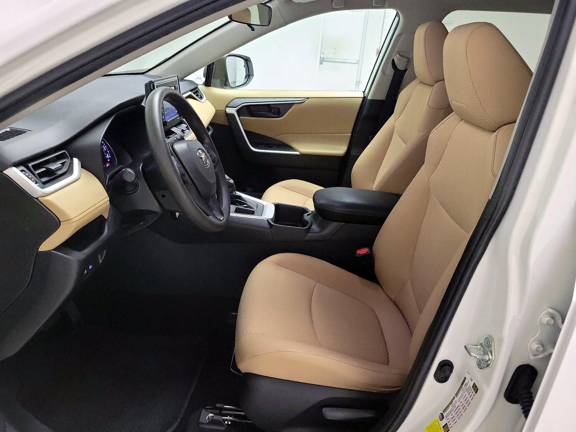 Thumbnail: 2022 Toyota RAV4 - 11