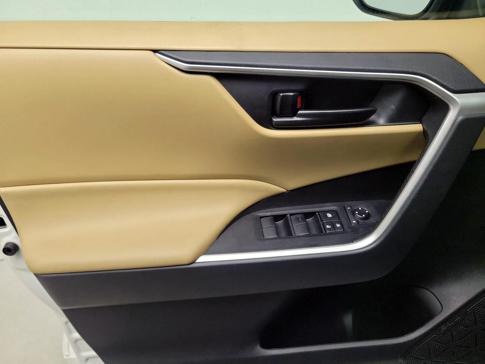 Thumbnail: 2022 Toyota RAV4 - 12