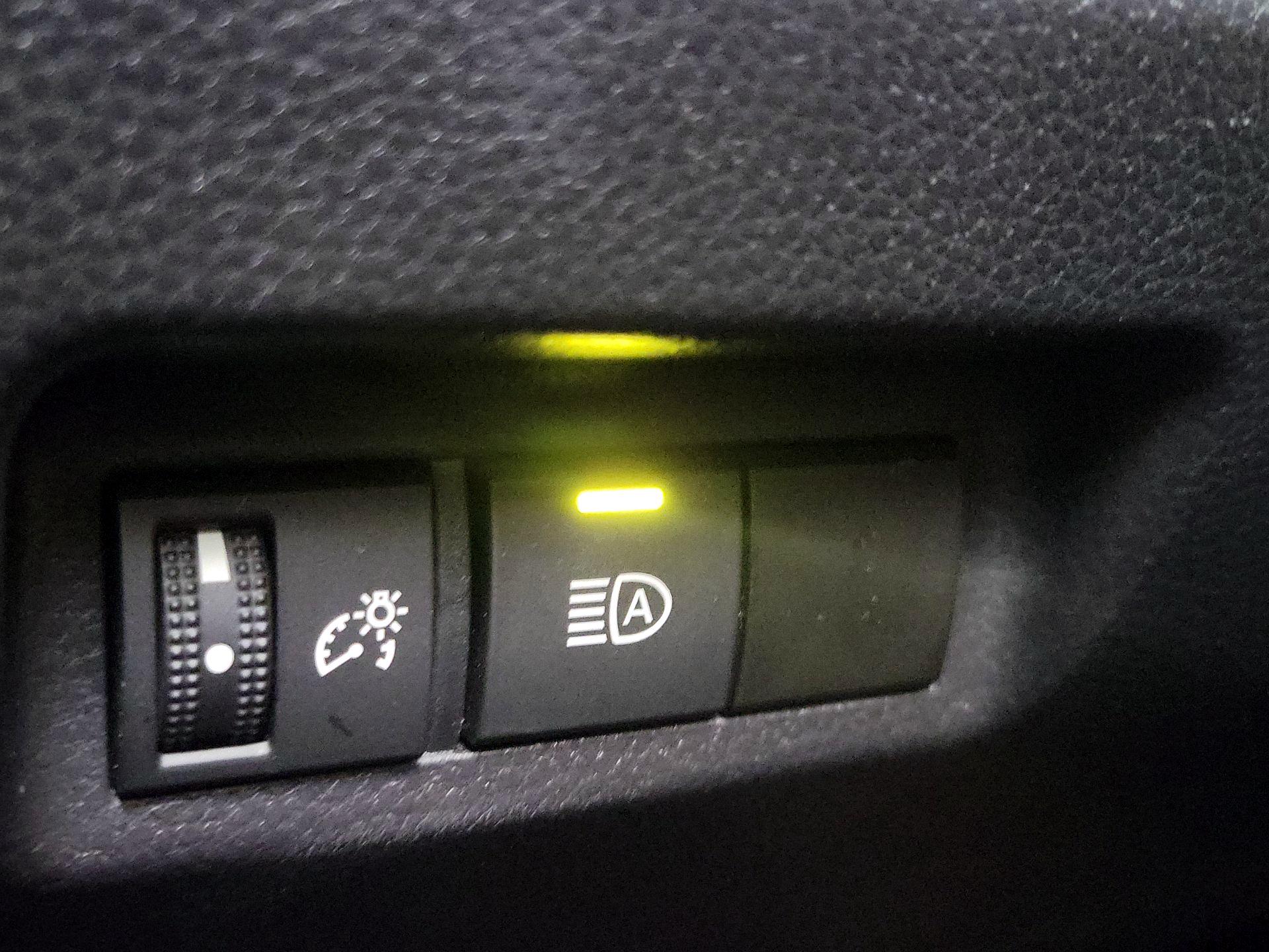 Thumbnail: 2022 Toyota RAV4 - 13