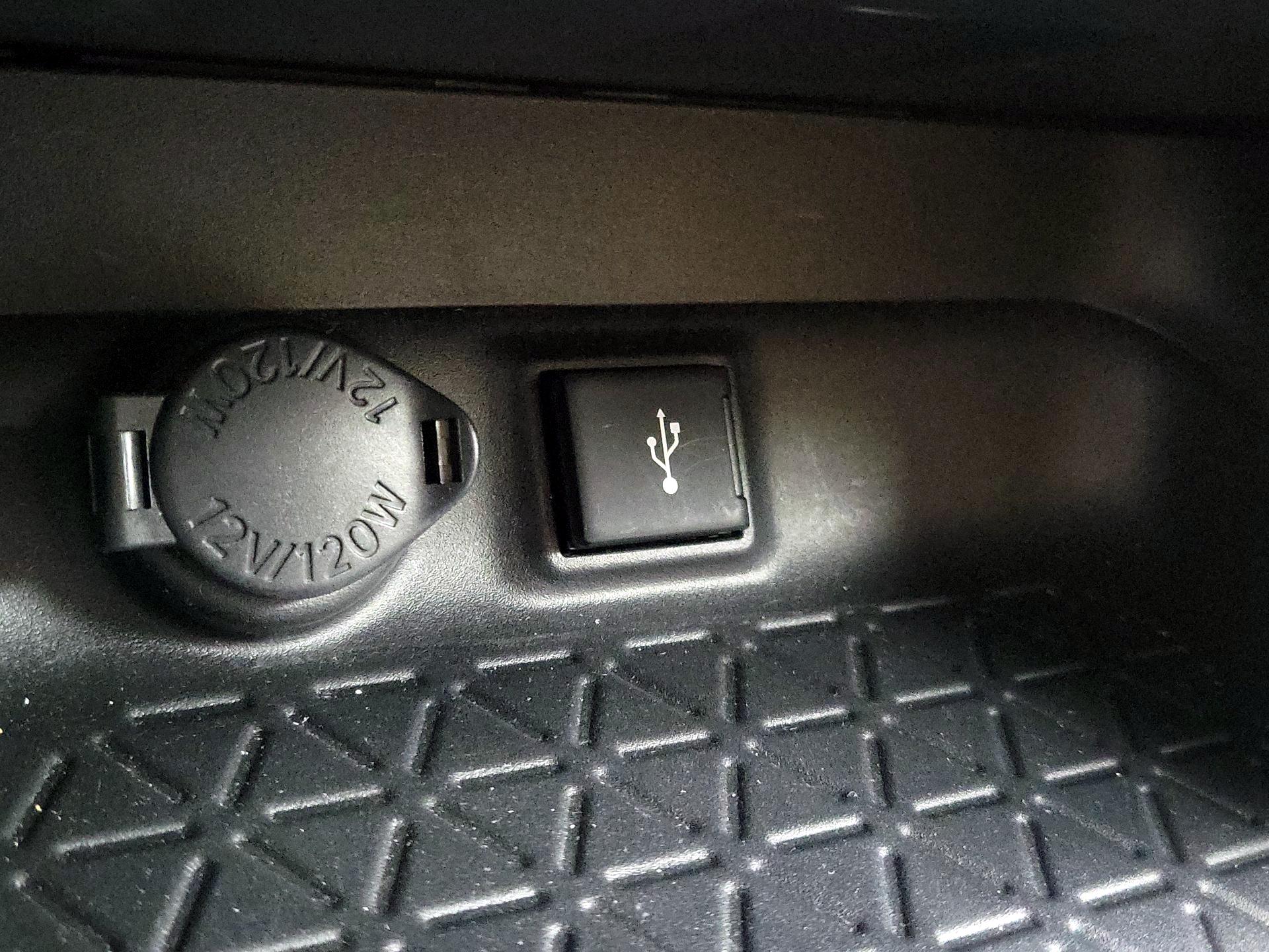 Thumbnail: 2022 Toyota RAV4 - 18