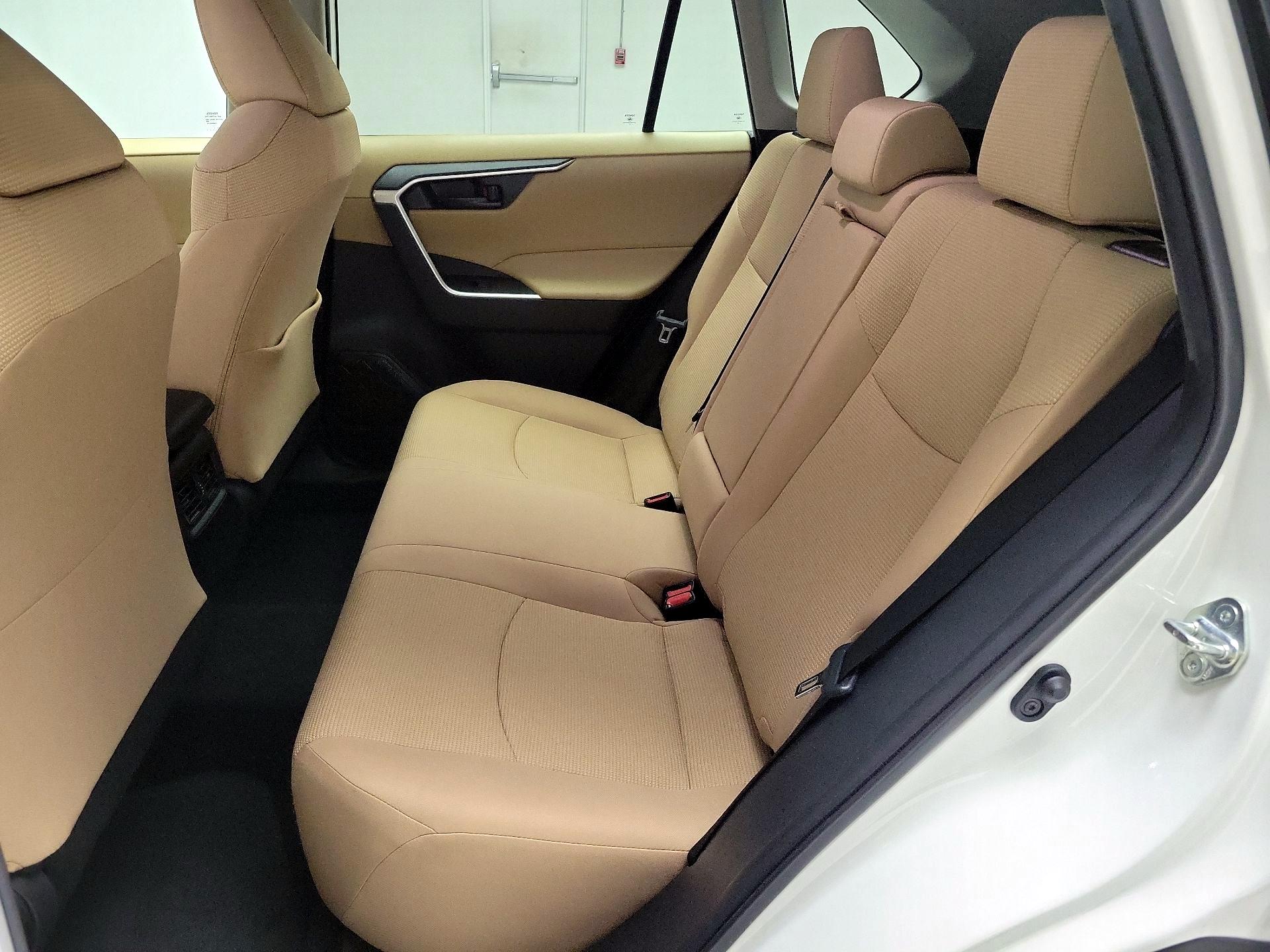 Thumbnail: 2022 Toyota RAV4 - 19