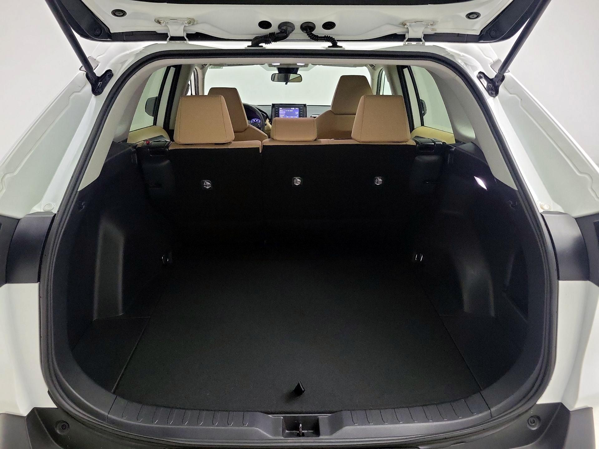 Thumbnail: 2022 Toyota RAV4 - 20