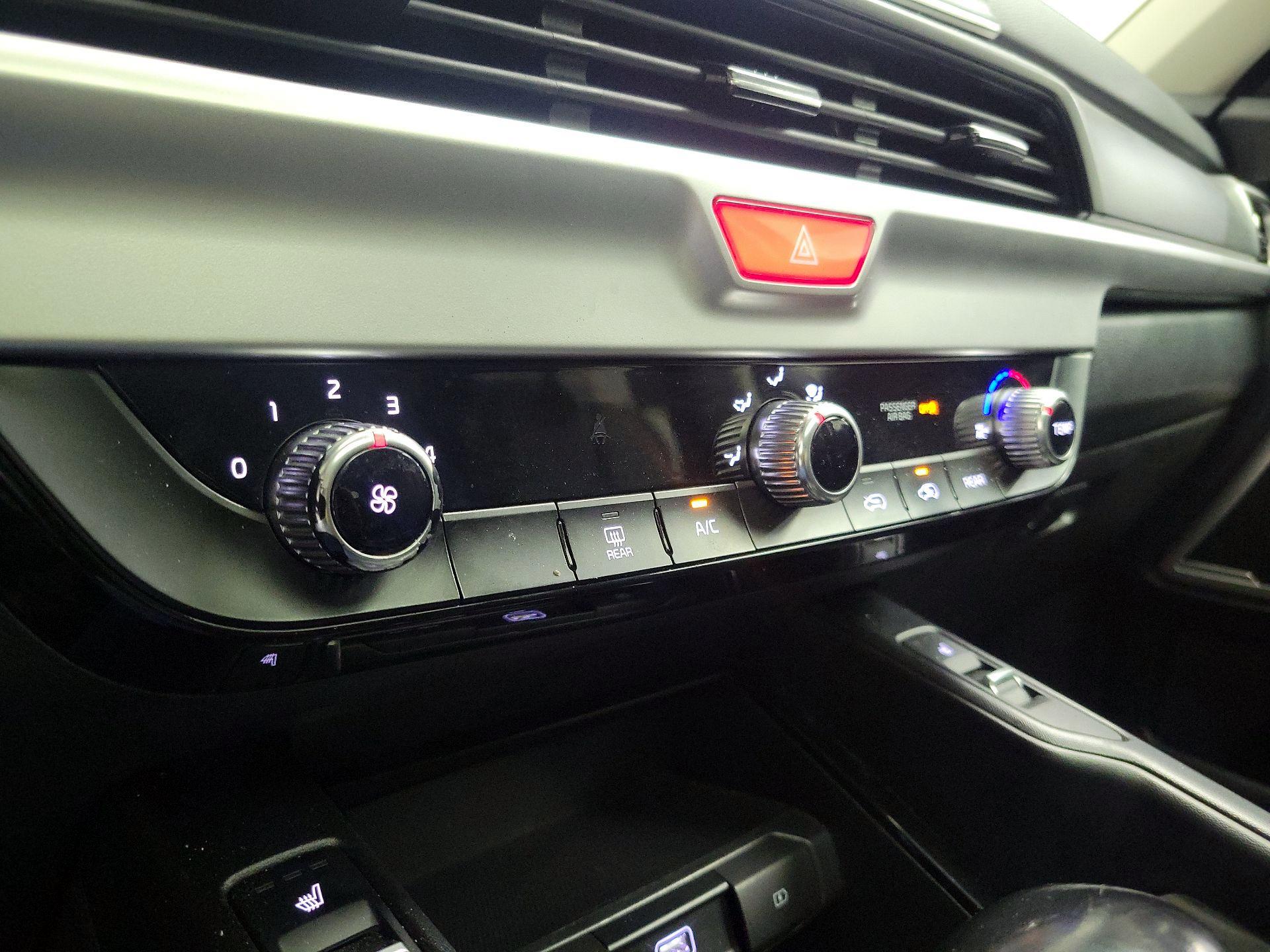 Thumbnail: 2021 Kia Telluride - 16