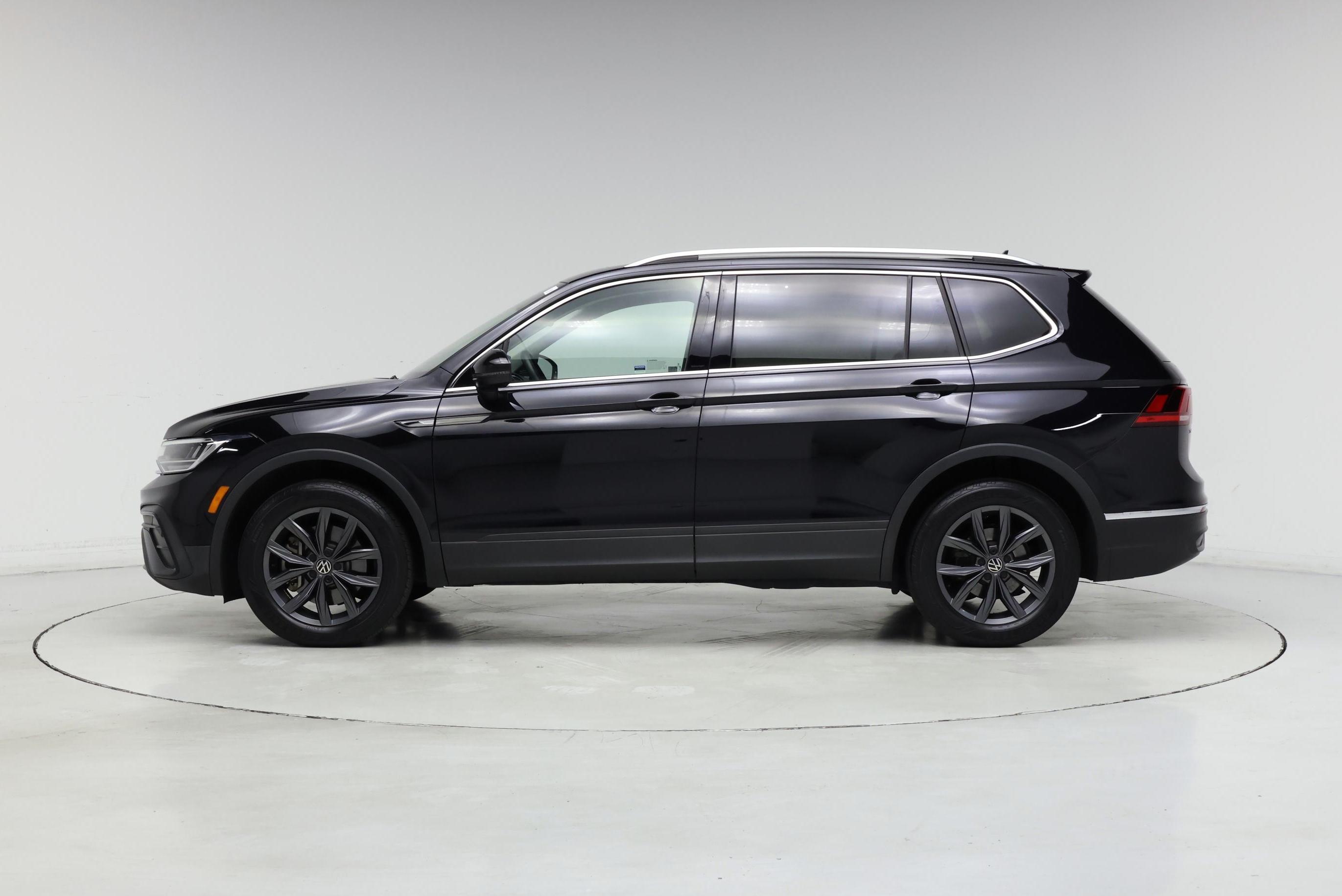 Thumbnail: 2022 Volkswagen Tiguan - 3