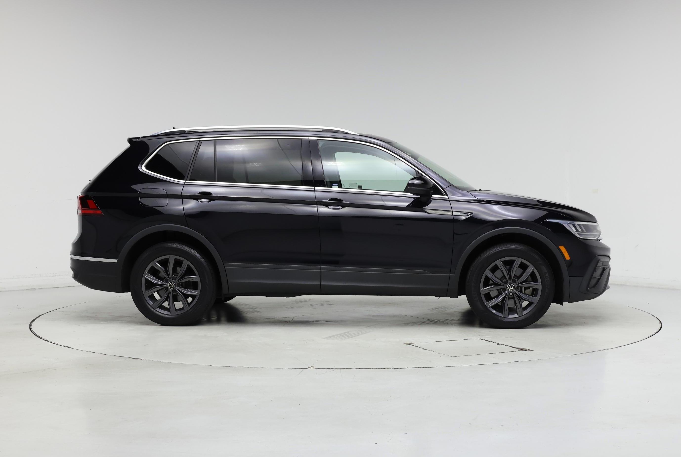 Thumbnail: 2022 Volkswagen Tiguan - 7