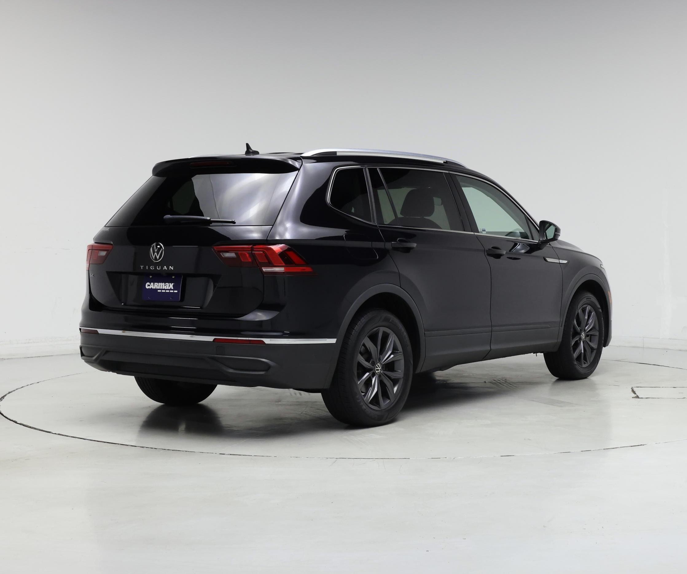 Thumbnail: 2022 Volkswagen Tiguan - 8
