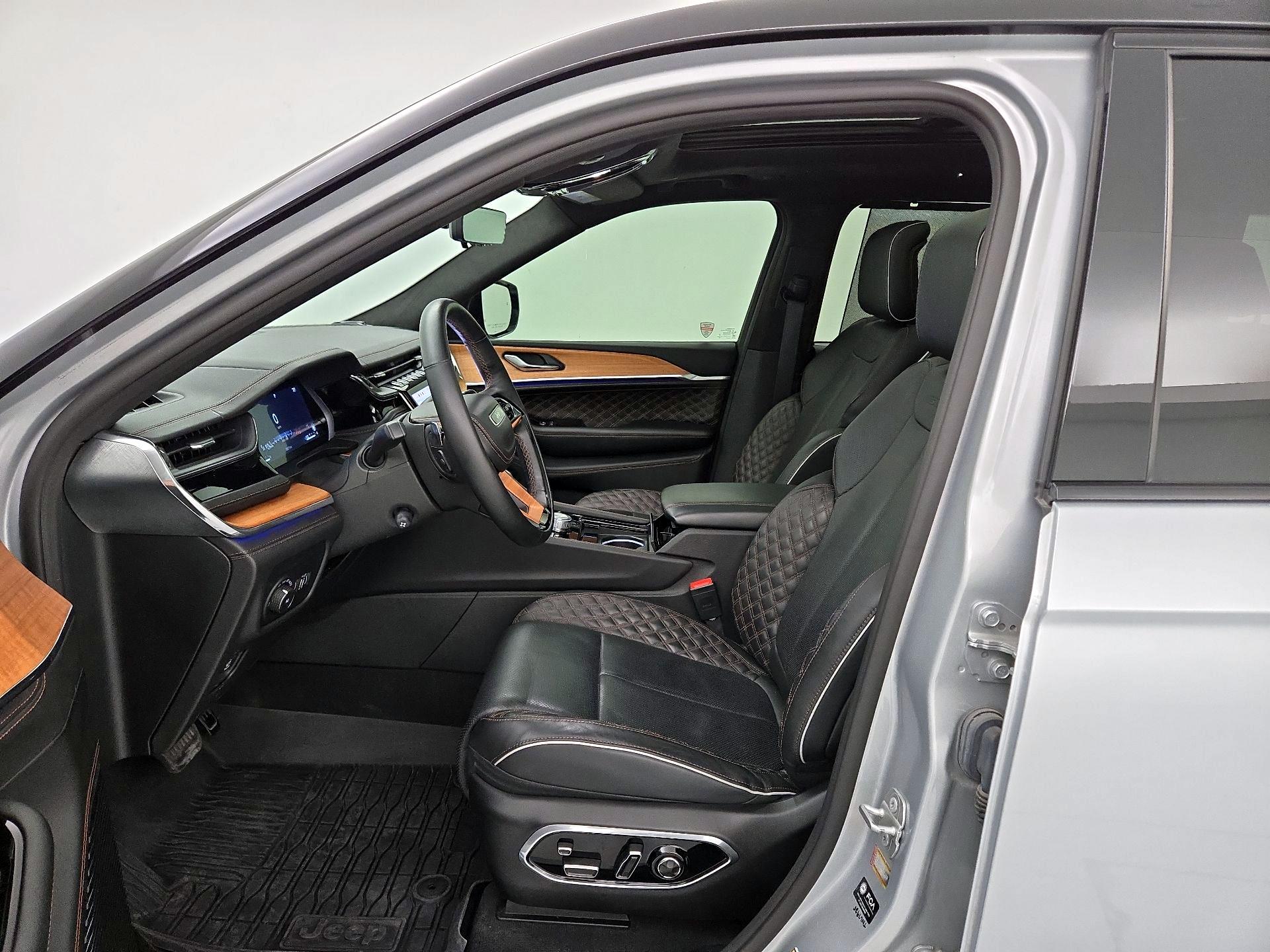 Thumbnail: 2023 Jeep Grand Cherokee L - 11