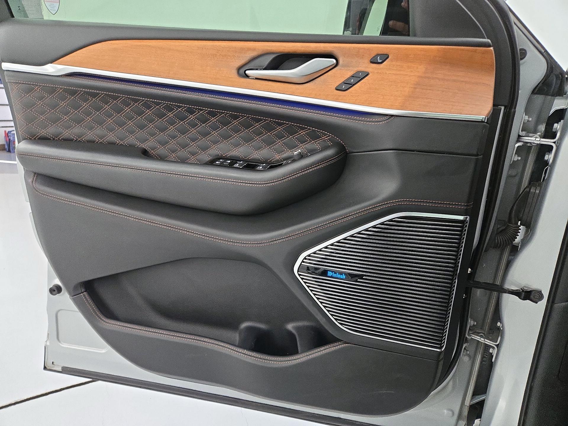 Thumbnail: 2023 Jeep Grand Cherokee L - 12