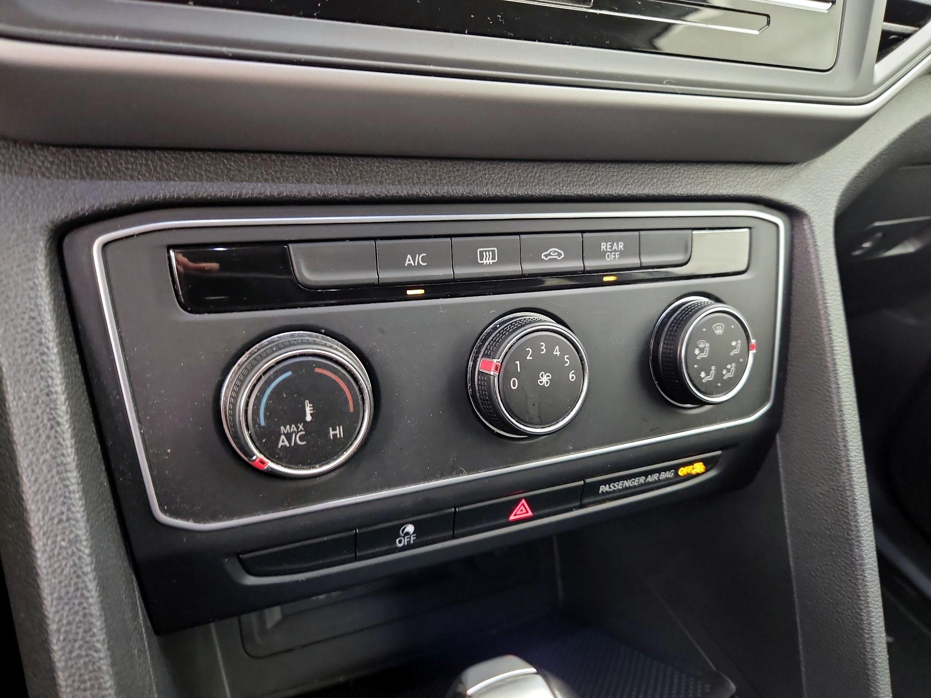 Thumbnail: 2021 Volkswagen Atlas - 16