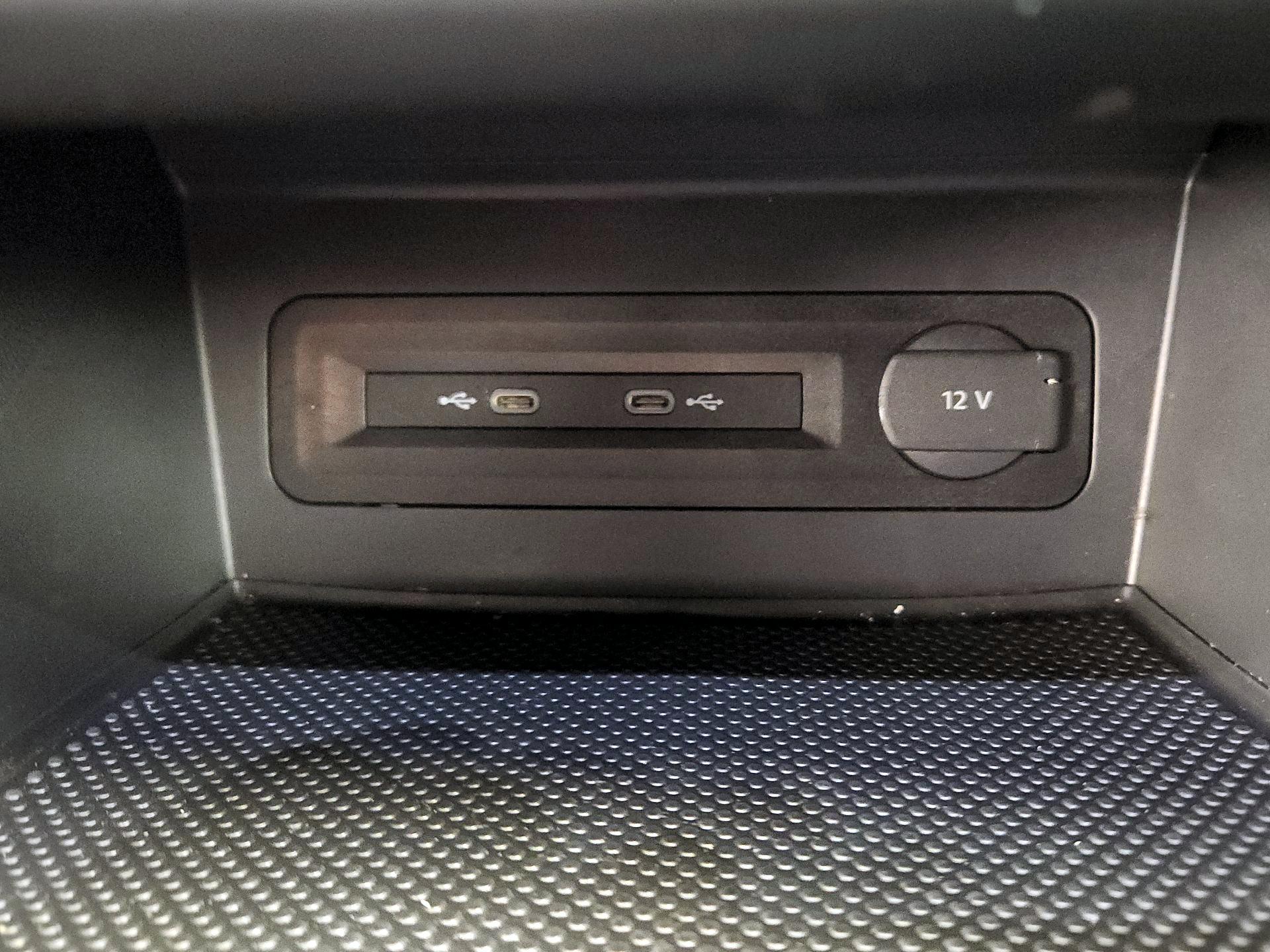 Thumbnail: 2021 Volkswagen Atlas - 18