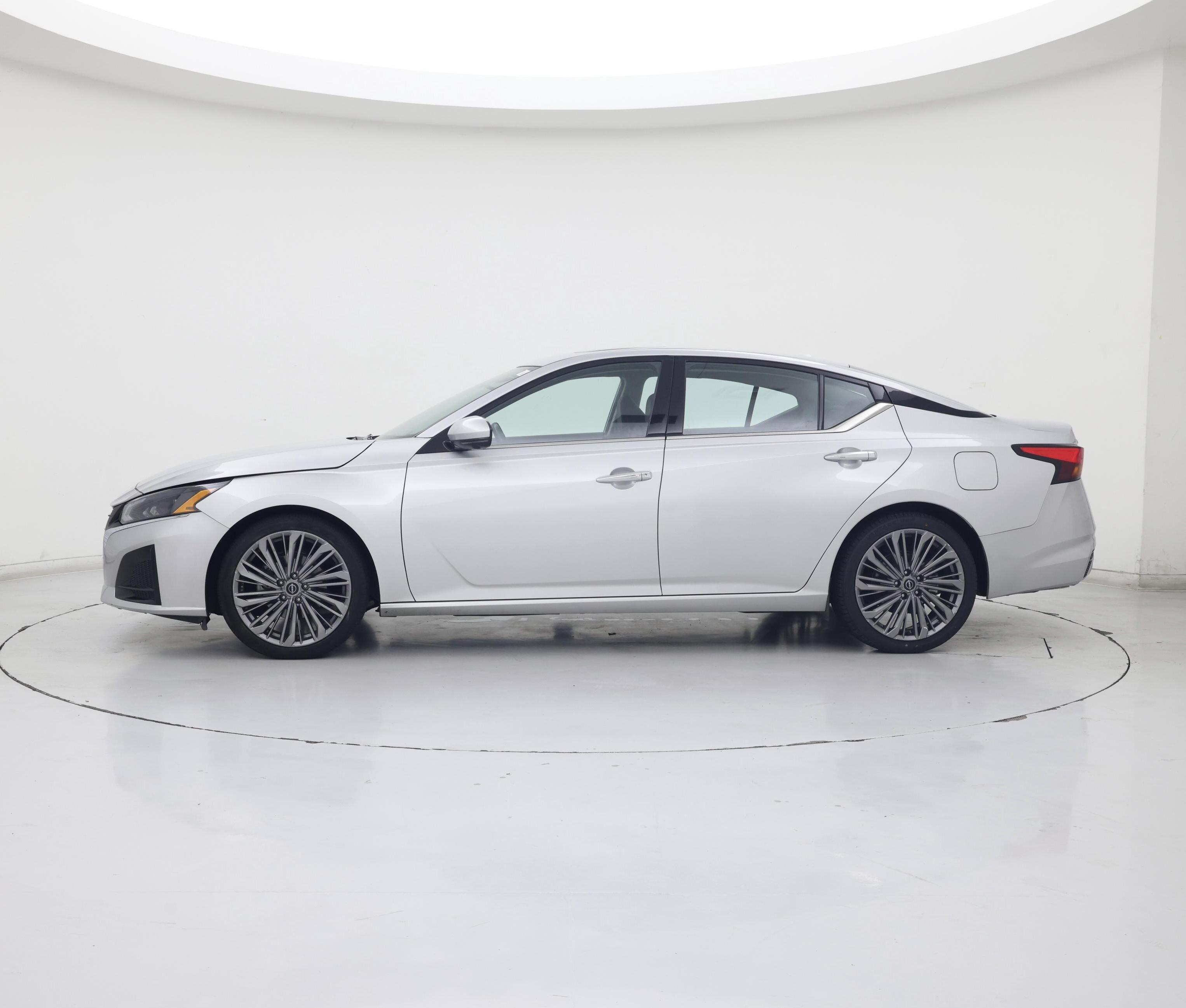 Thumbnail: 2023 Nissan Altima - 3