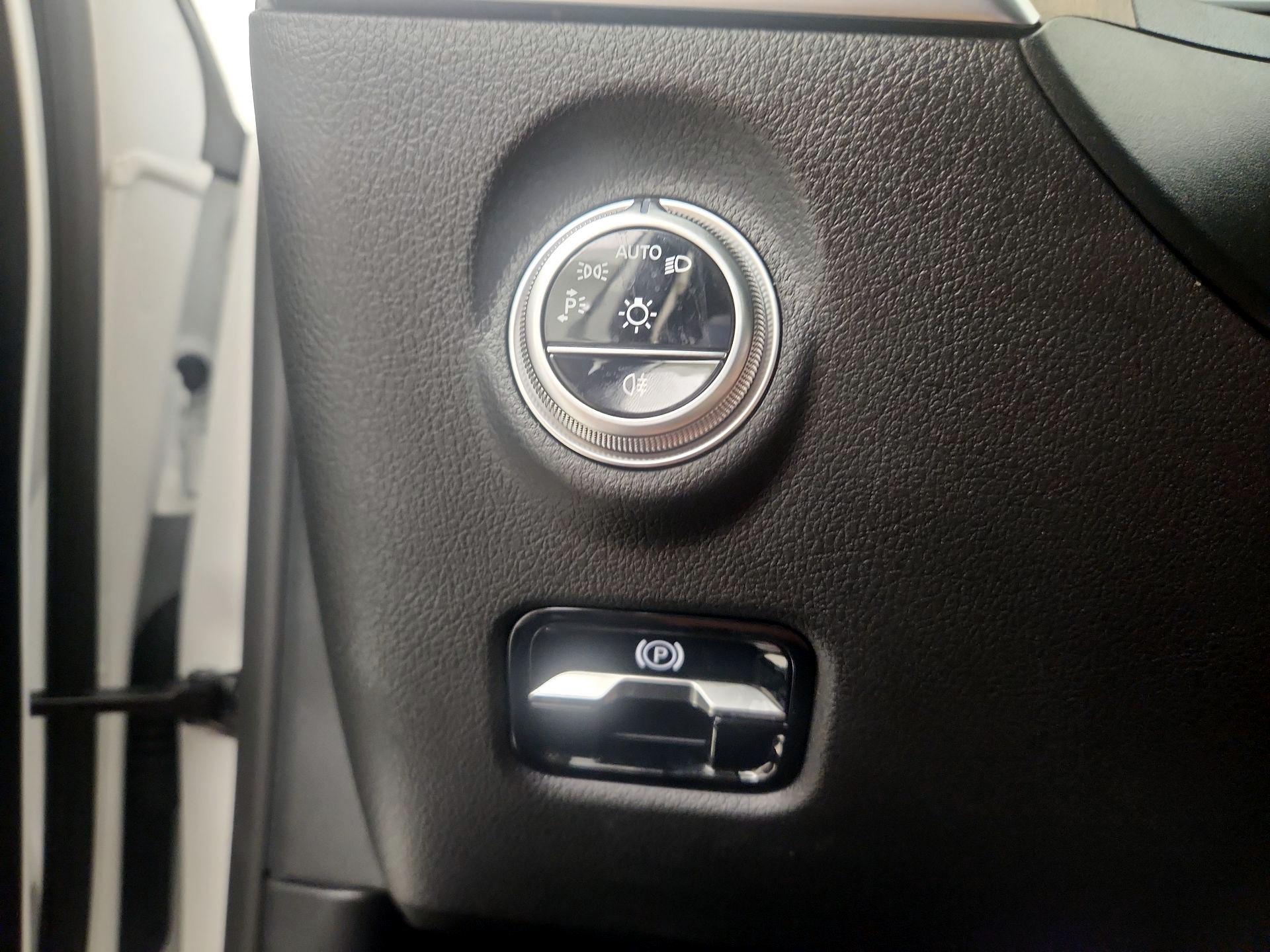 Thumbnail: 2024 Mercedes-Benz C-Class - 11