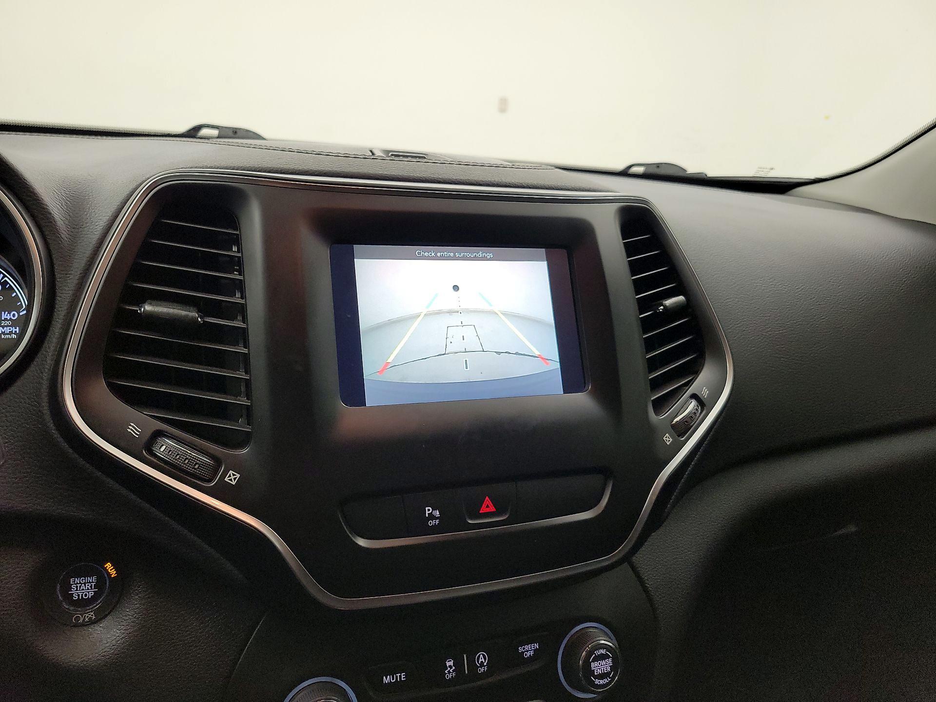 Thumbnail: 2020 Jeep Cherokee - 14