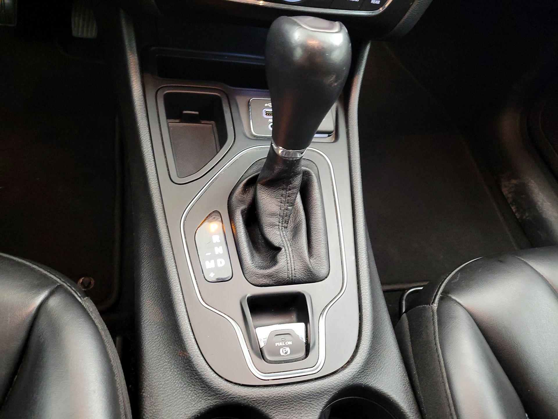 Thumbnail: 2020 Jeep Cherokee - 17