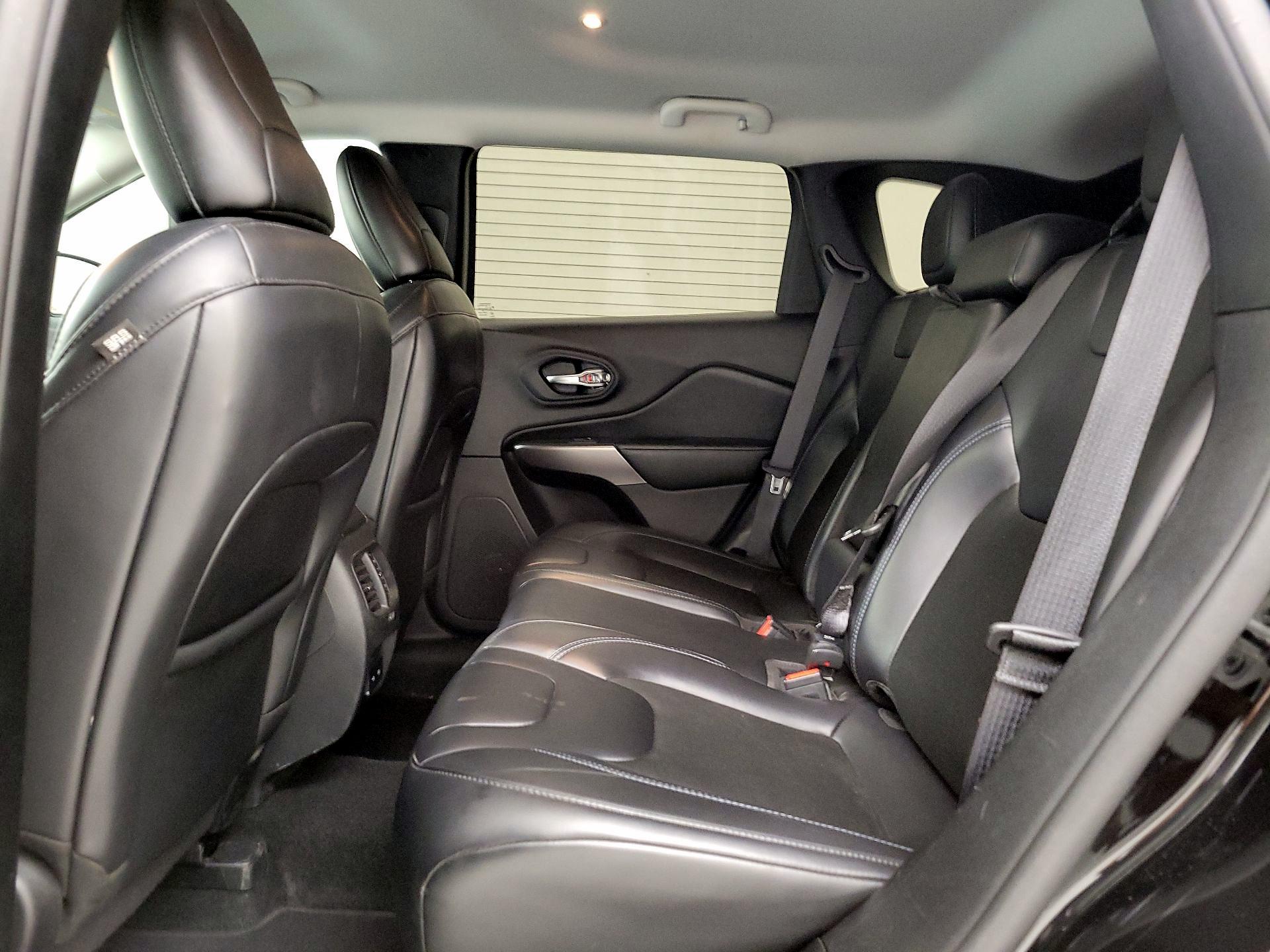 Thumbnail: 2020 Jeep Cherokee - 19