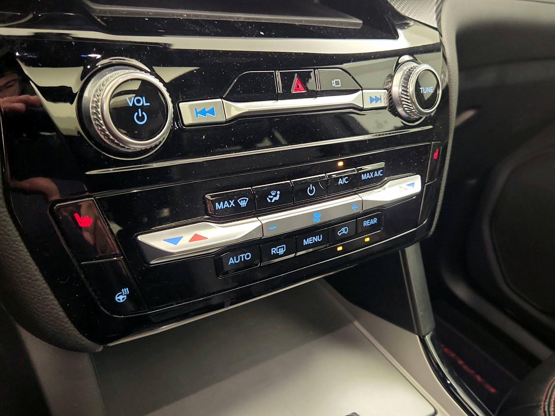 Thumbnail: 2022 Ford Explorer - 17