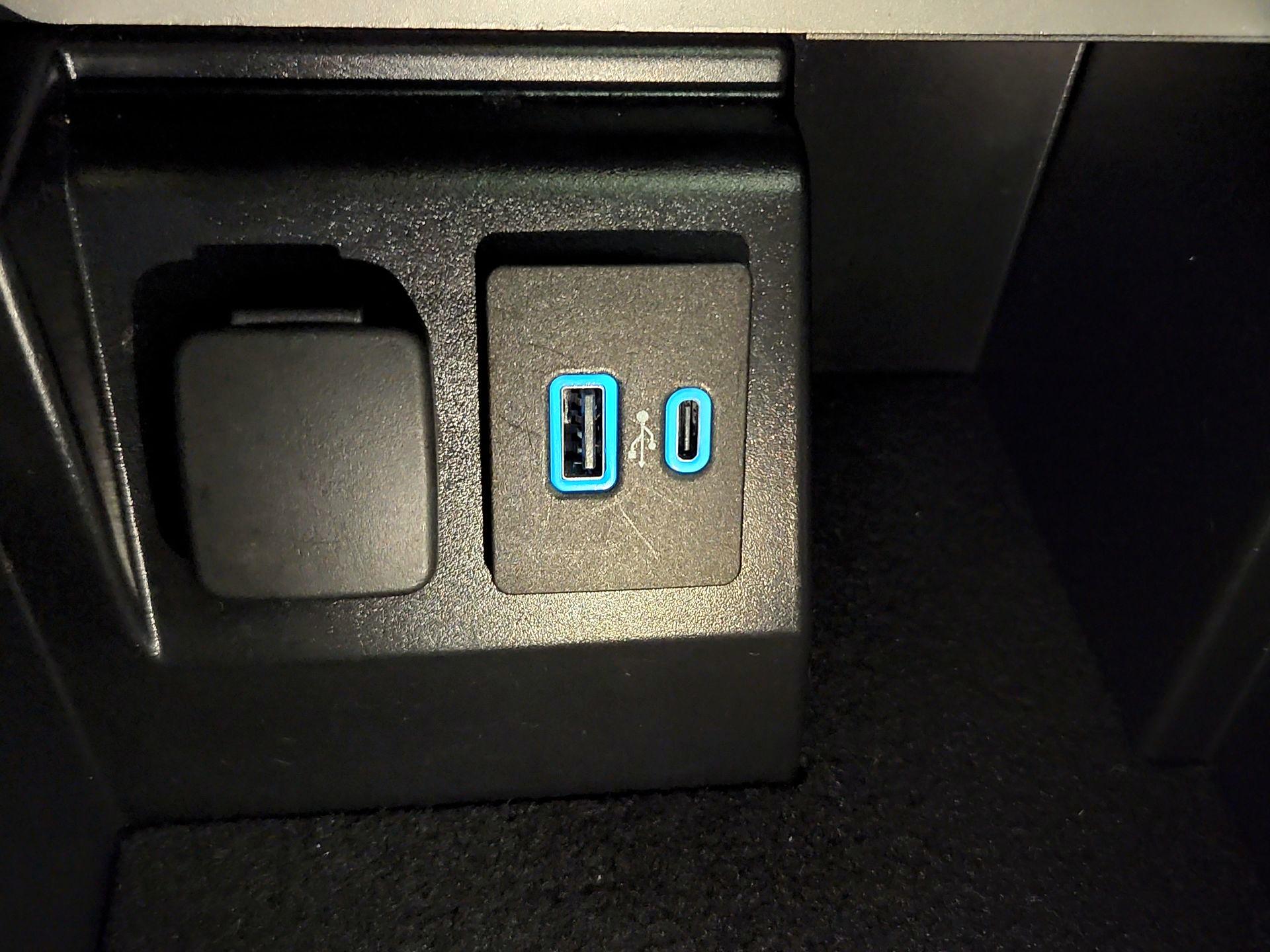 Thumbnail: 2023 Ford Explorer - 19