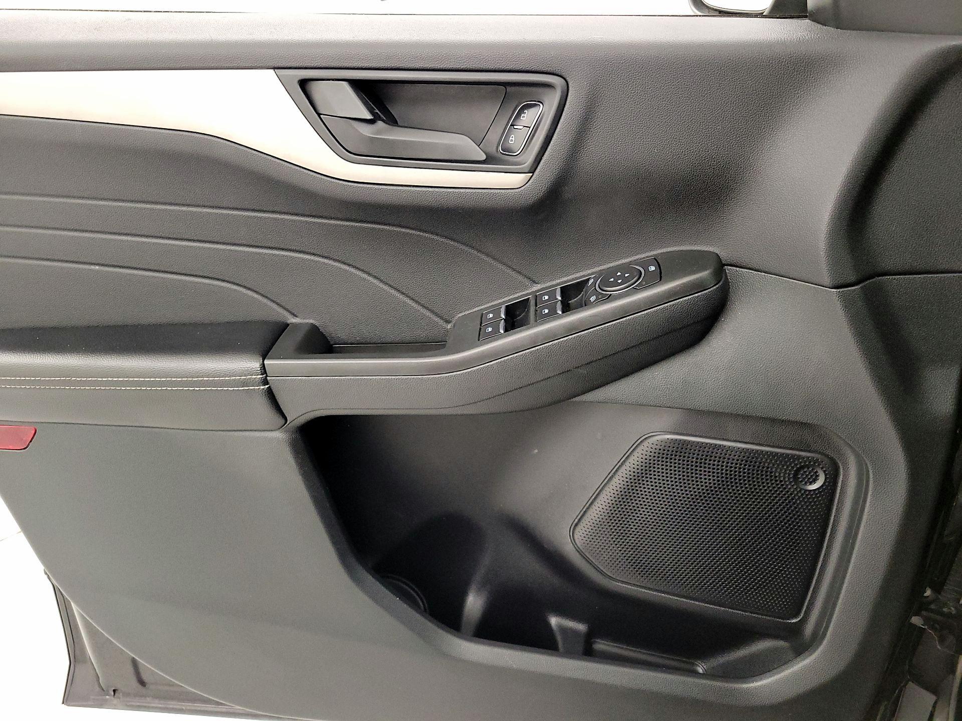 Thumbnail: 2022 Ford Escape - 12