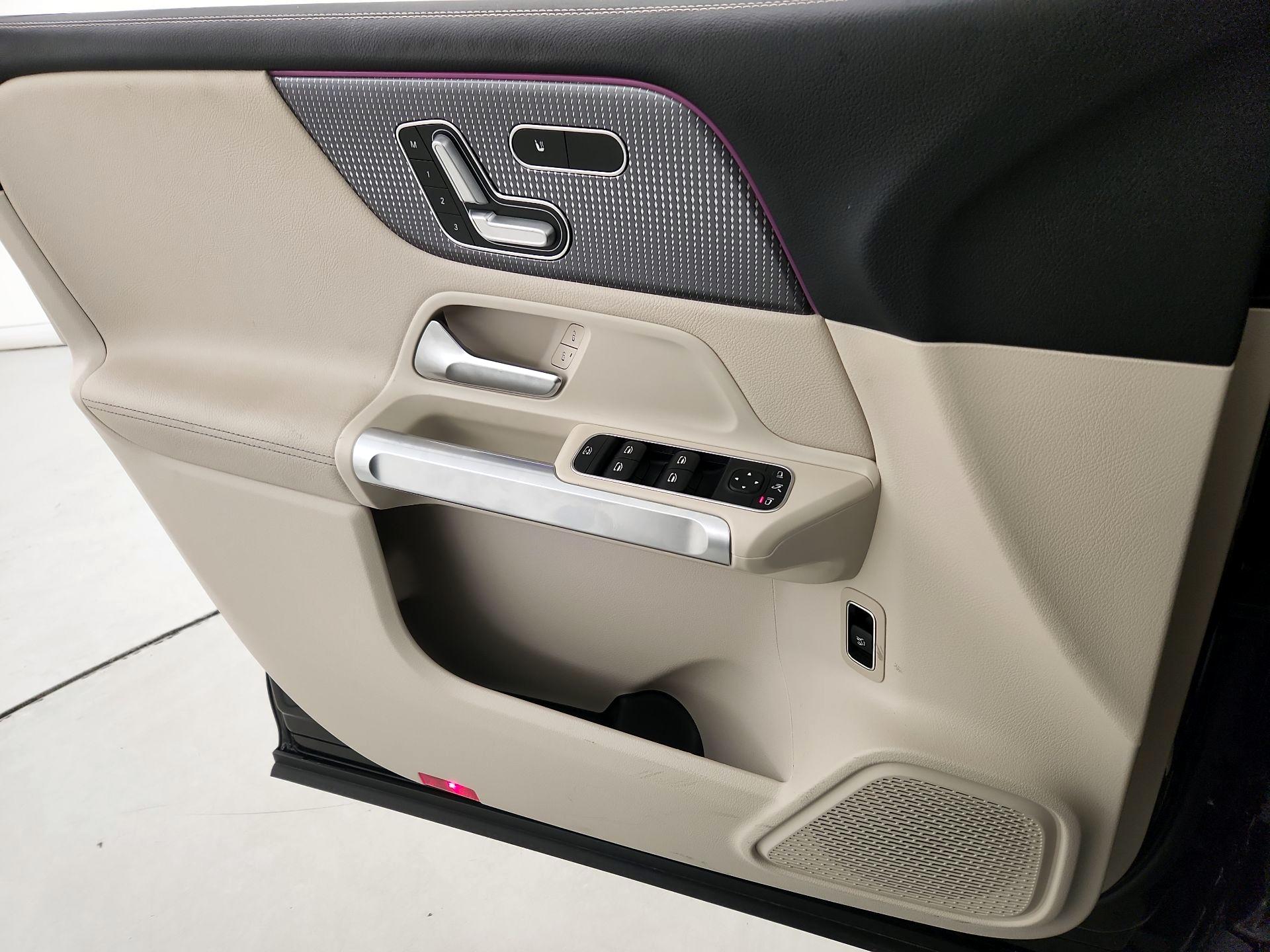 Thumbnail: 2023 Mercedes-Benz GLB - 12