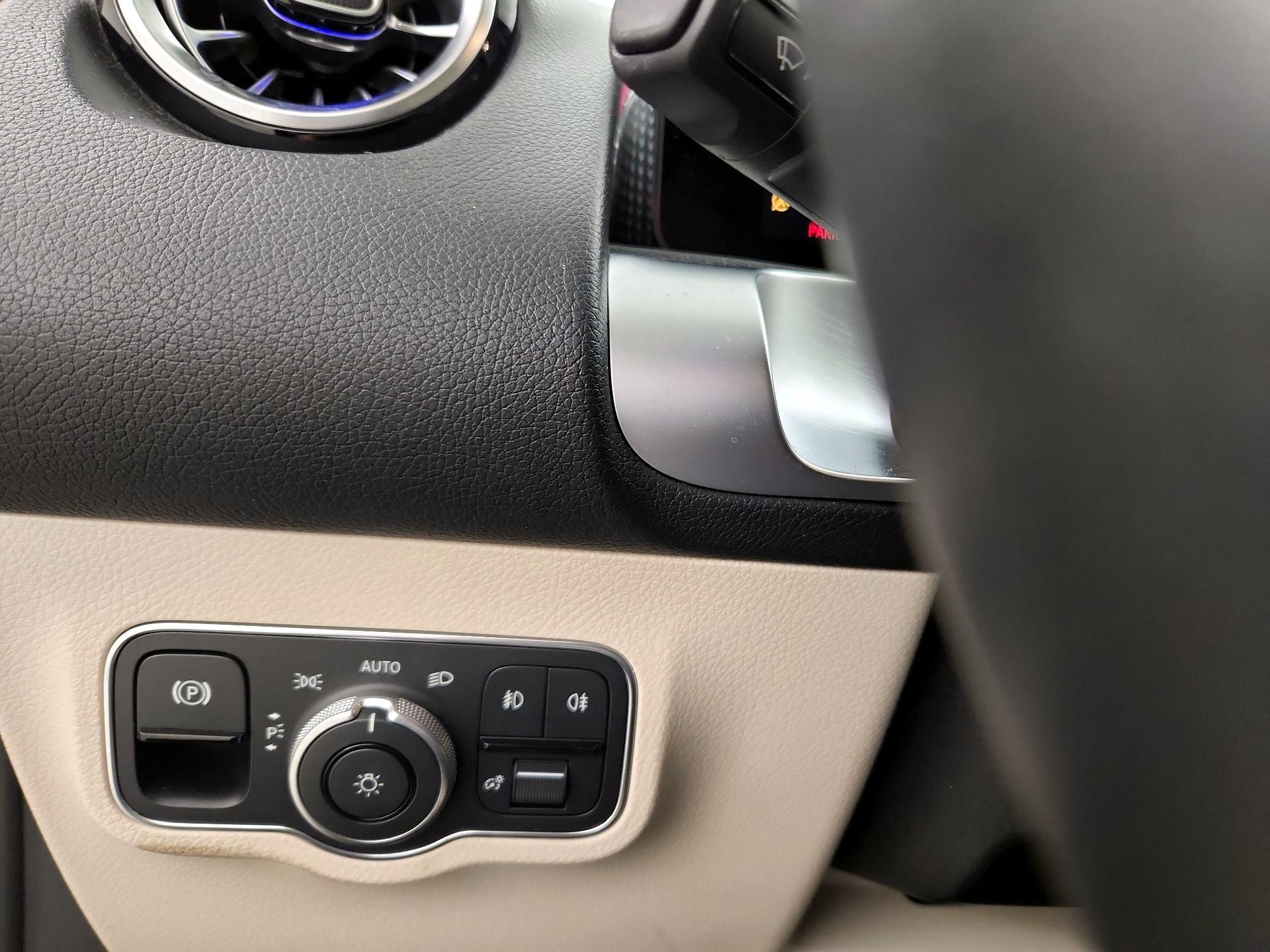 Thumbnail: 2023 Mercedes-Benz GLB - 13