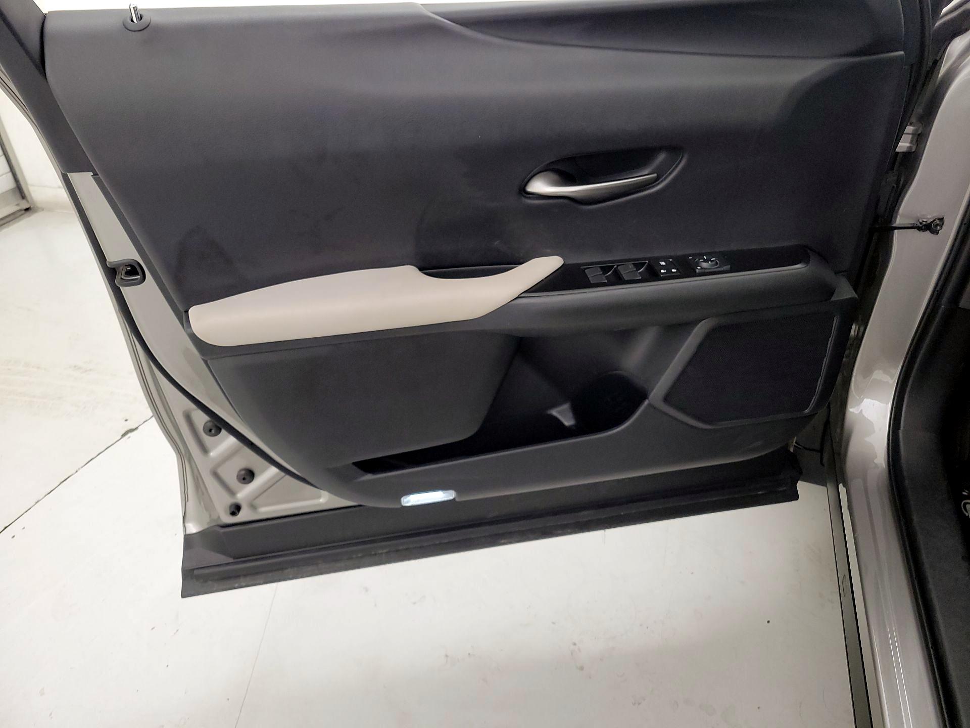 Thumbnail: 2020 Lexus UX - 12