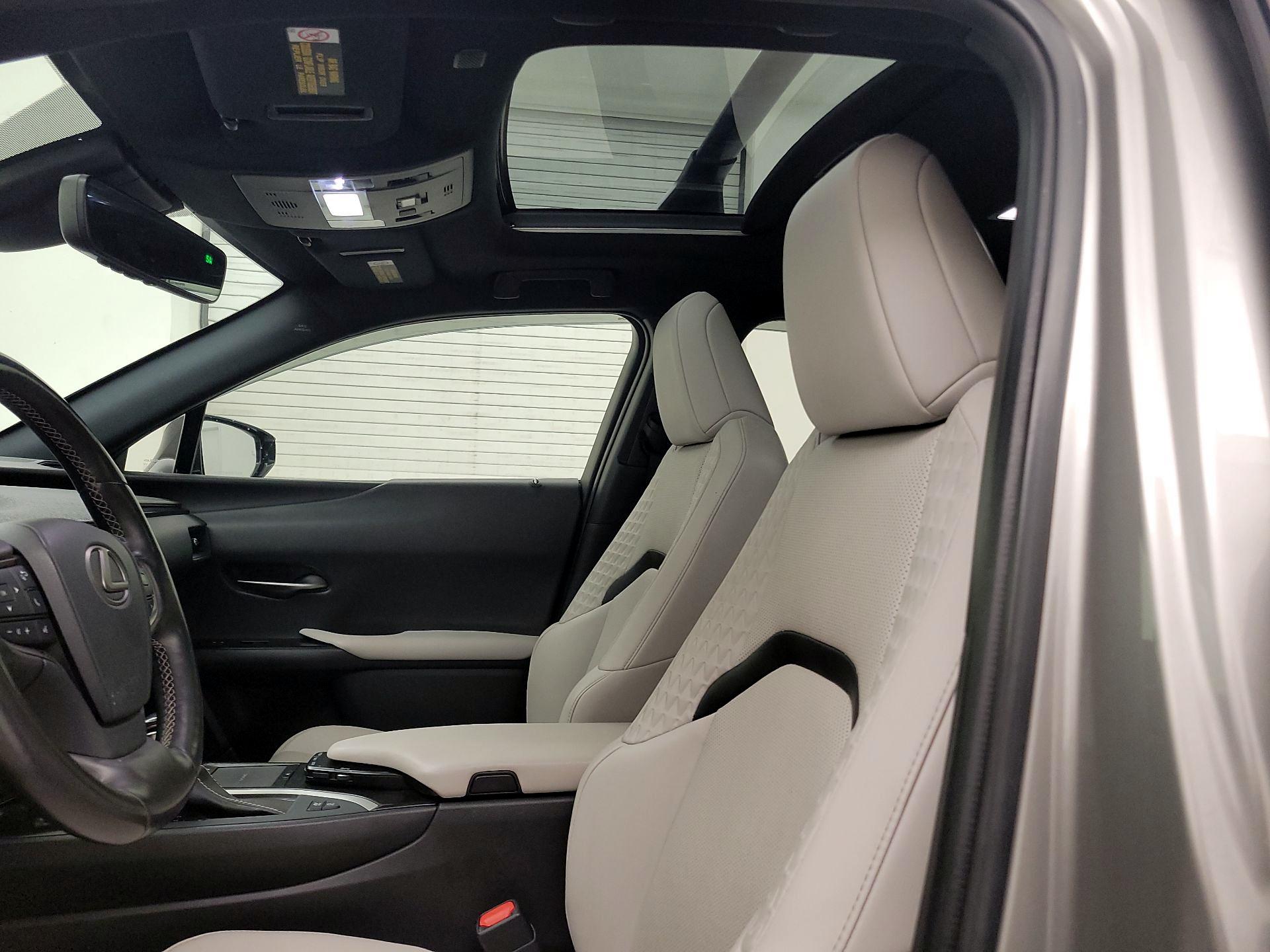 Thumbnail: 2020 Lexus UX - 17