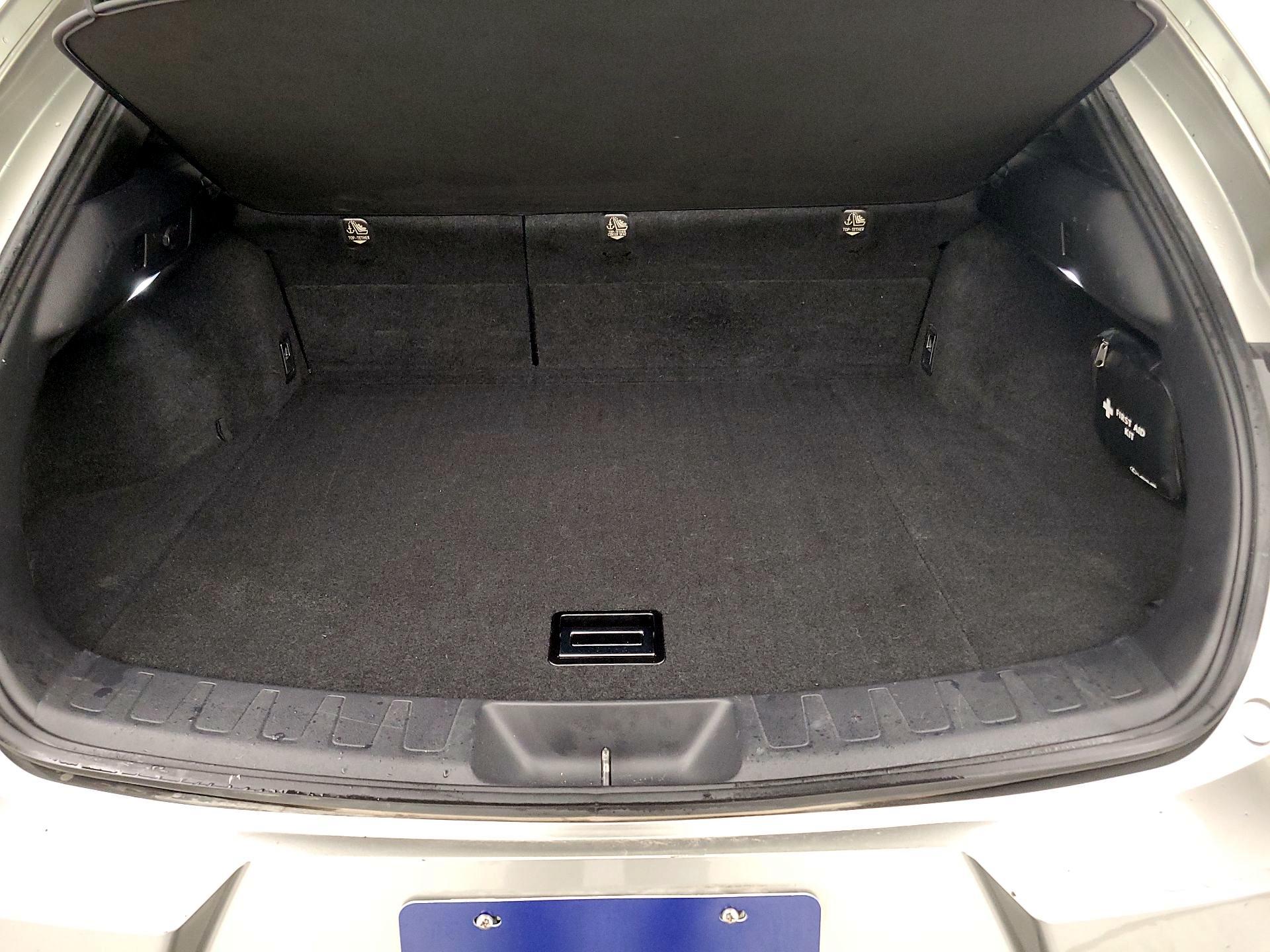 Thumbnail: 2020 Lexus UX - 19