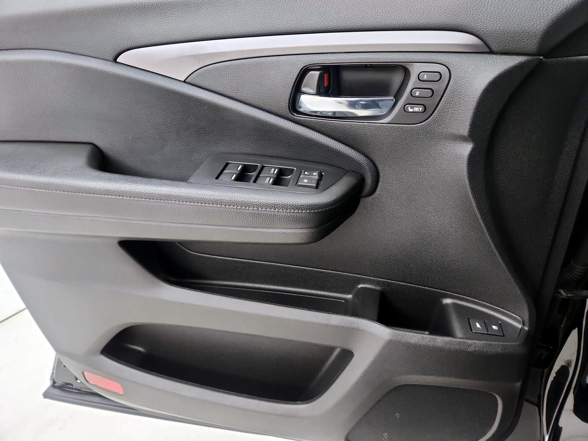 Thumbnail: 2020 Honda Pilot - 12