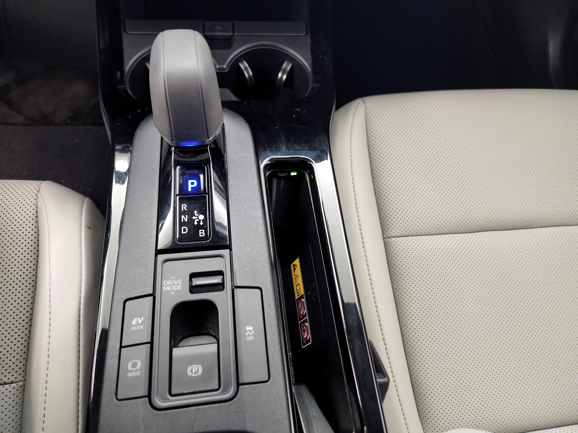 Thumbnail: 2024 Toyota Prius - 17