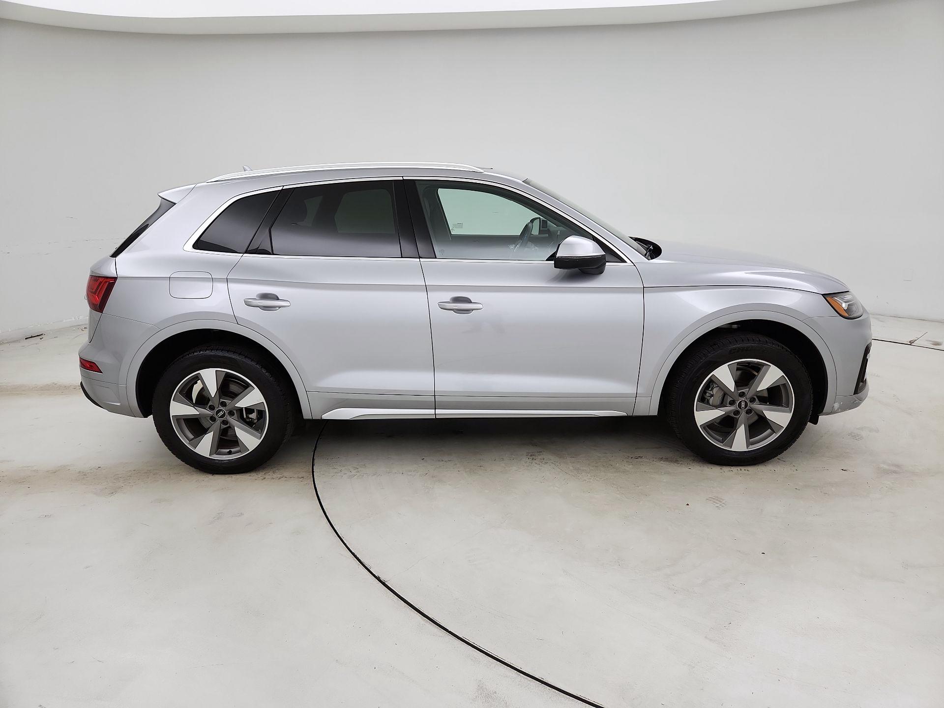 Thumbnail: 2023 Audi Q5 - 4