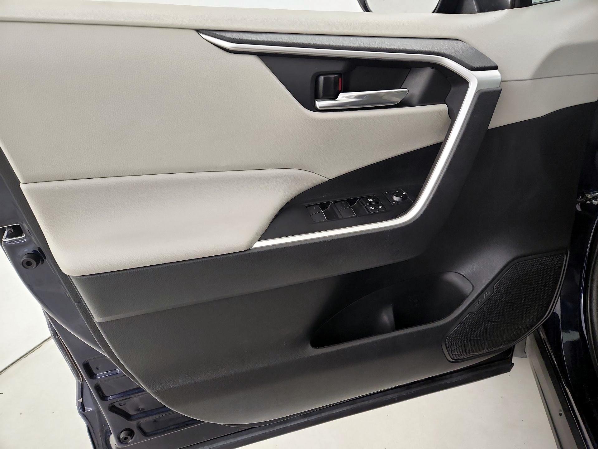 Thumbnail: 2021 Toyota RAV4 - 12