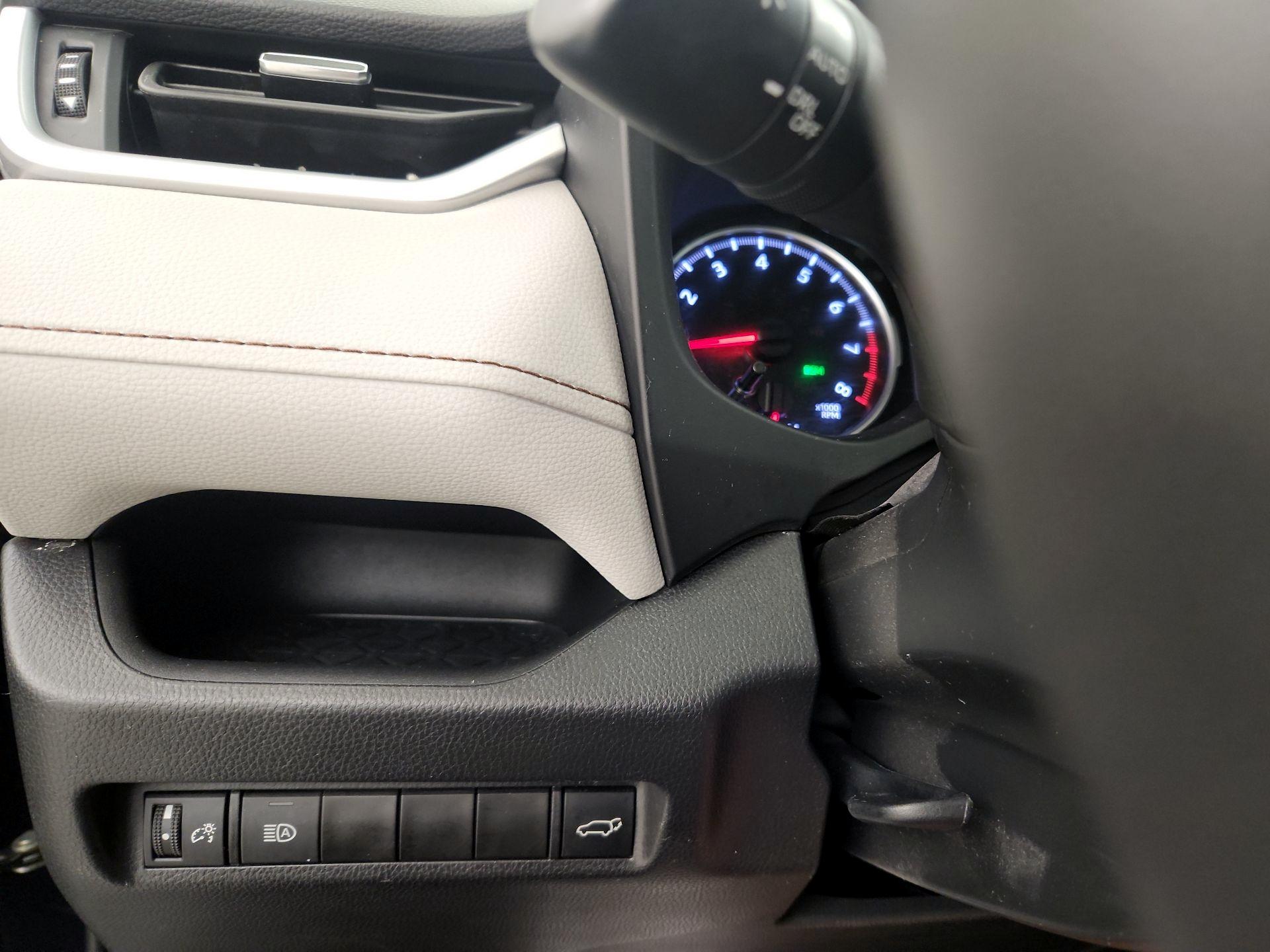 Thumbnail: 2021 Toyota RAV4 - 13