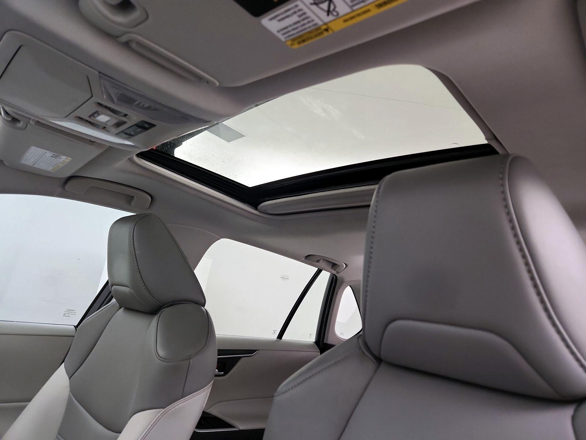 Thumbnail: 2021 Toyota RAV4 - 19